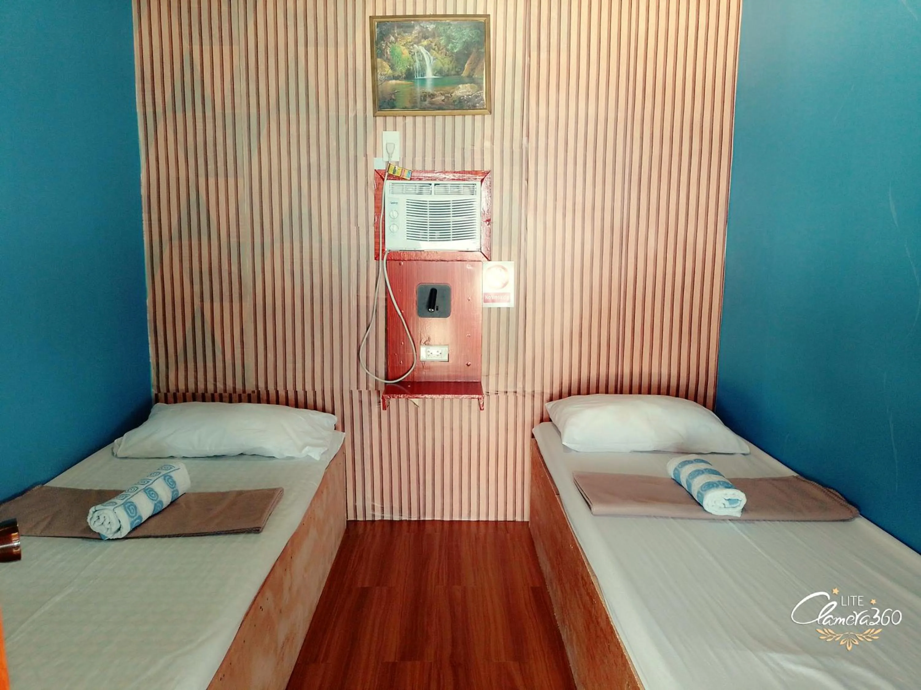 Bed in Angler's Hub & Resort Oslob
