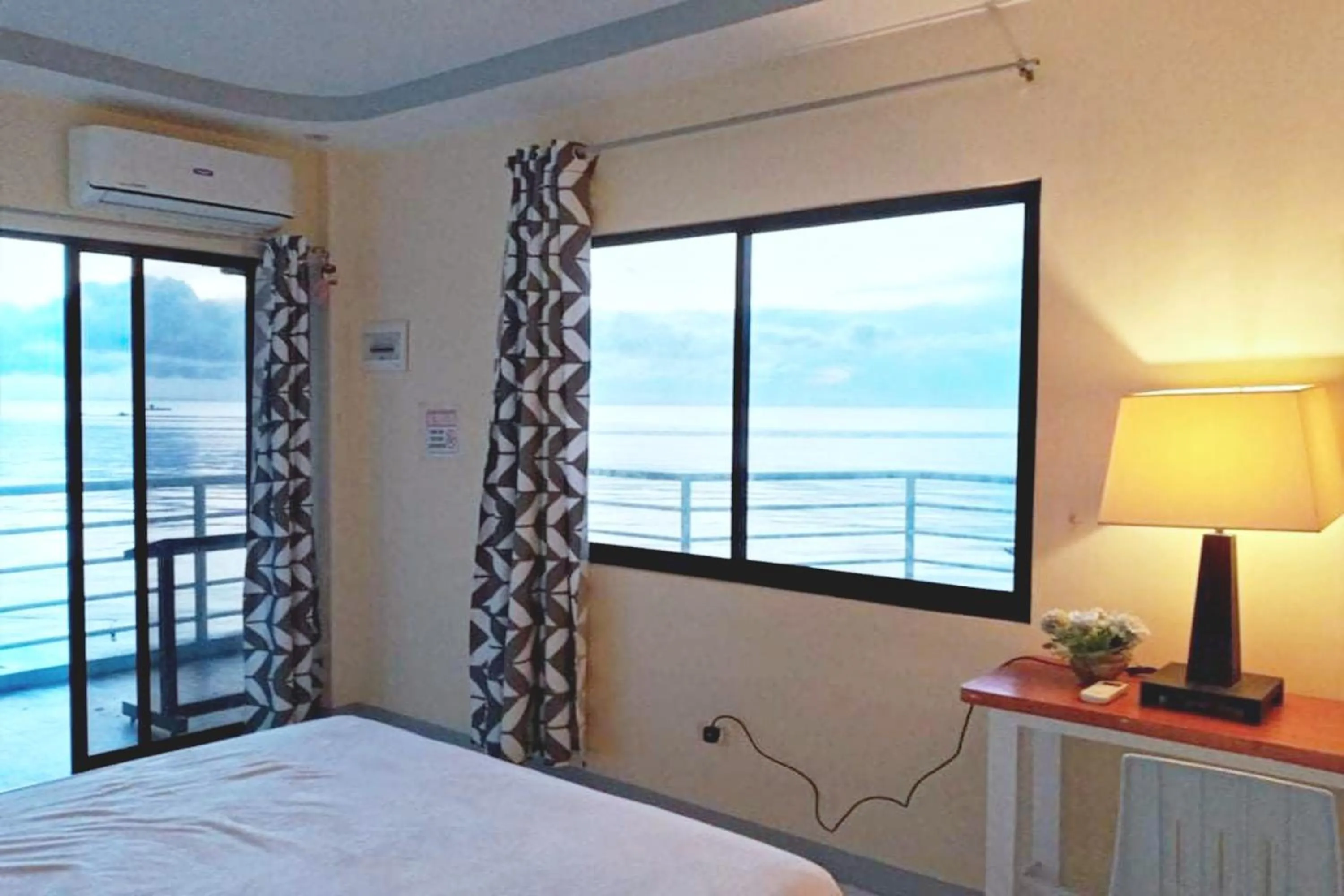 Bed in Angler's Hub & Resort Oslob