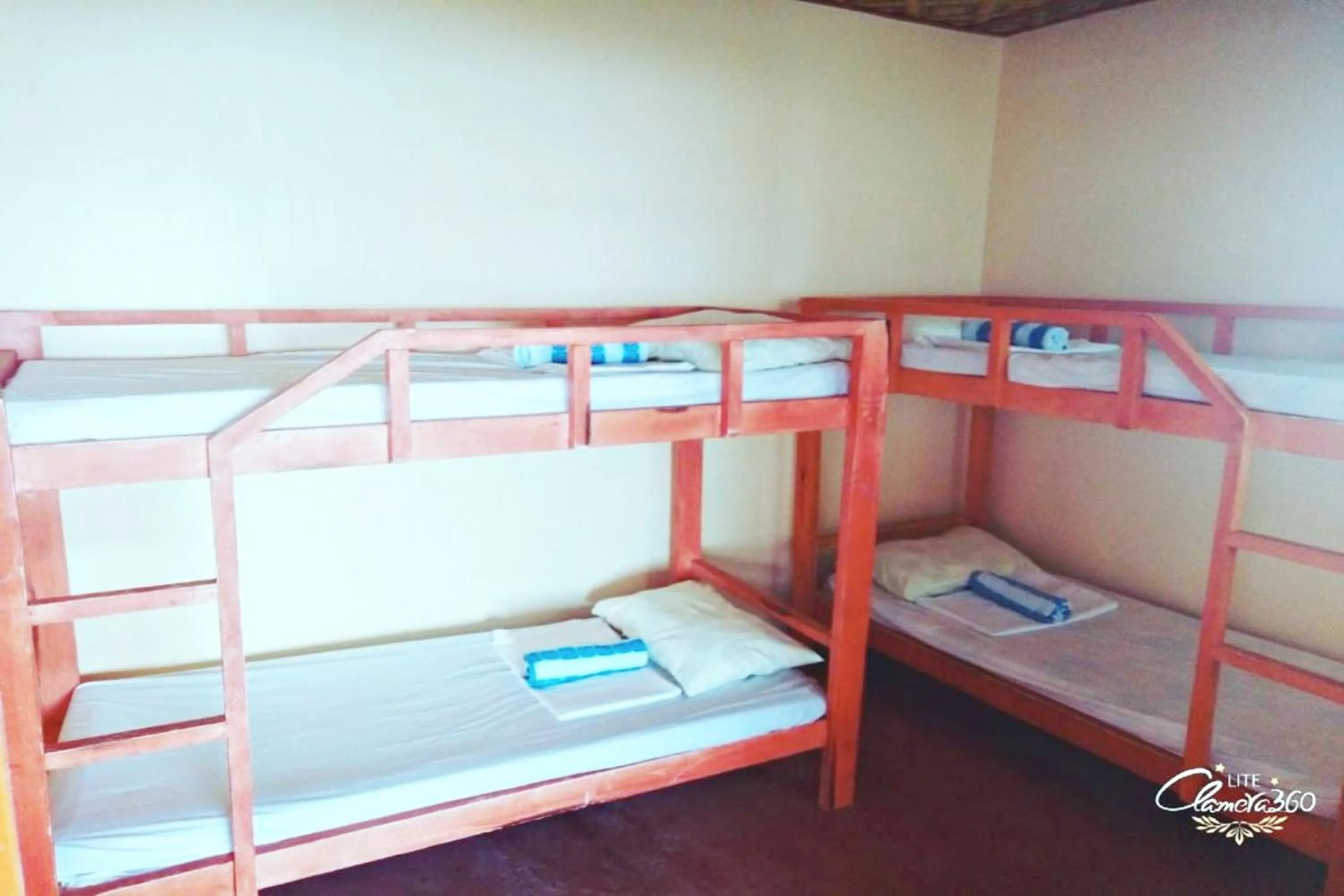 Bed in Angler's Hub & Resort Oslob