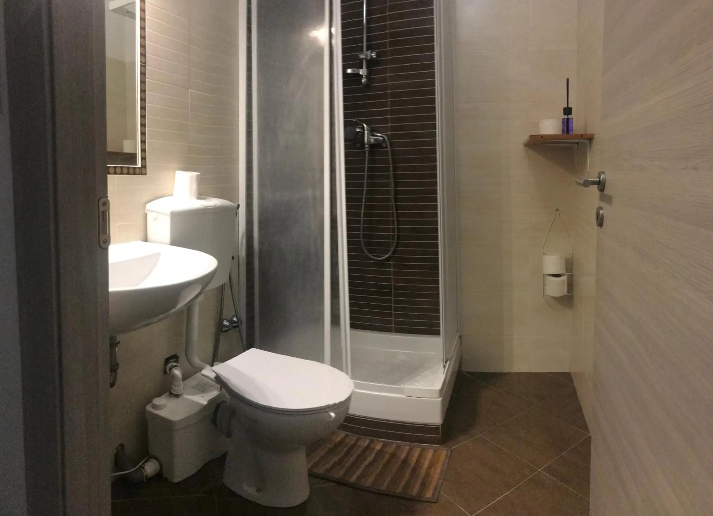 Shower in Affittacamere LA MUSA