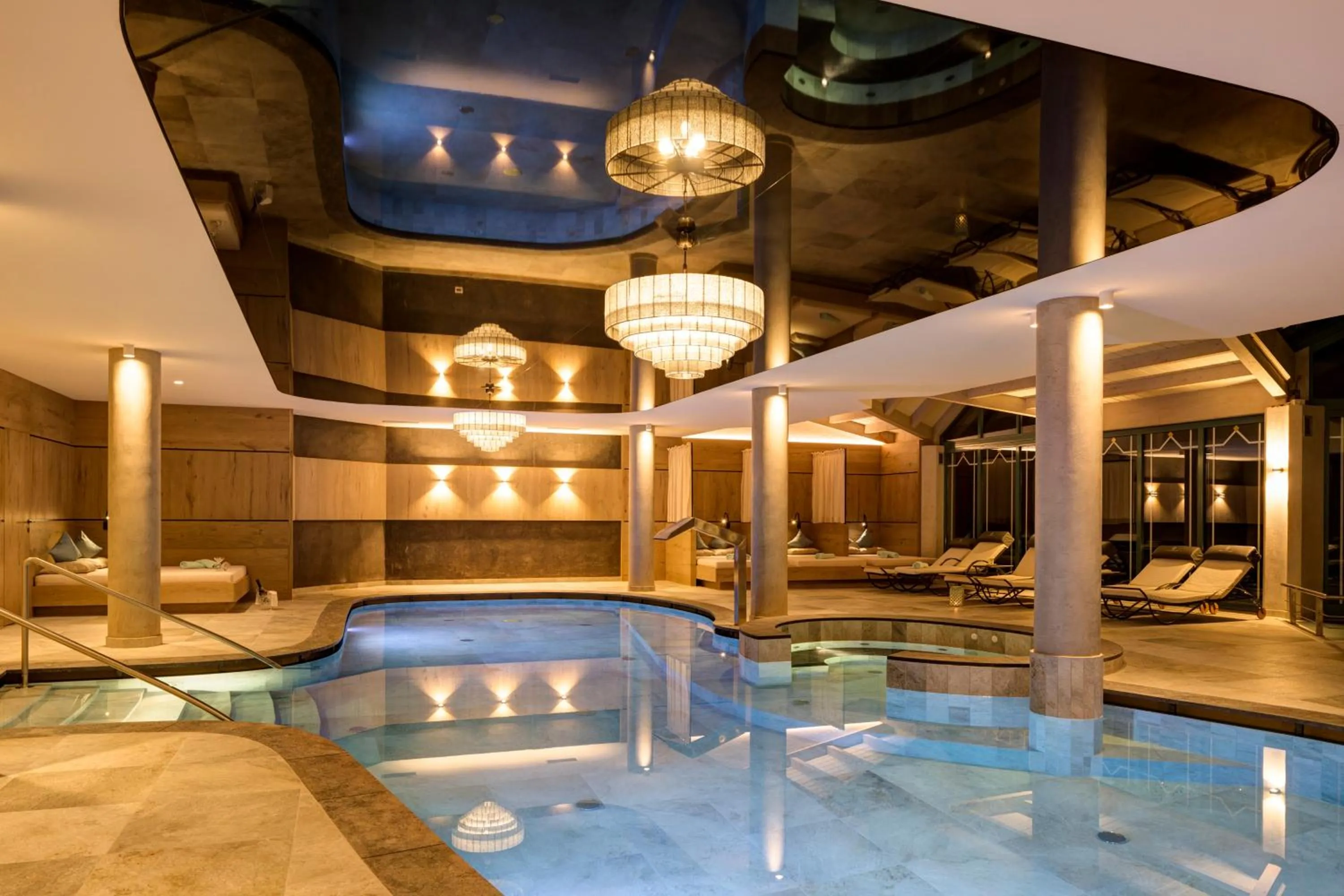 Swimming pool in Hotel Burggräflerhof