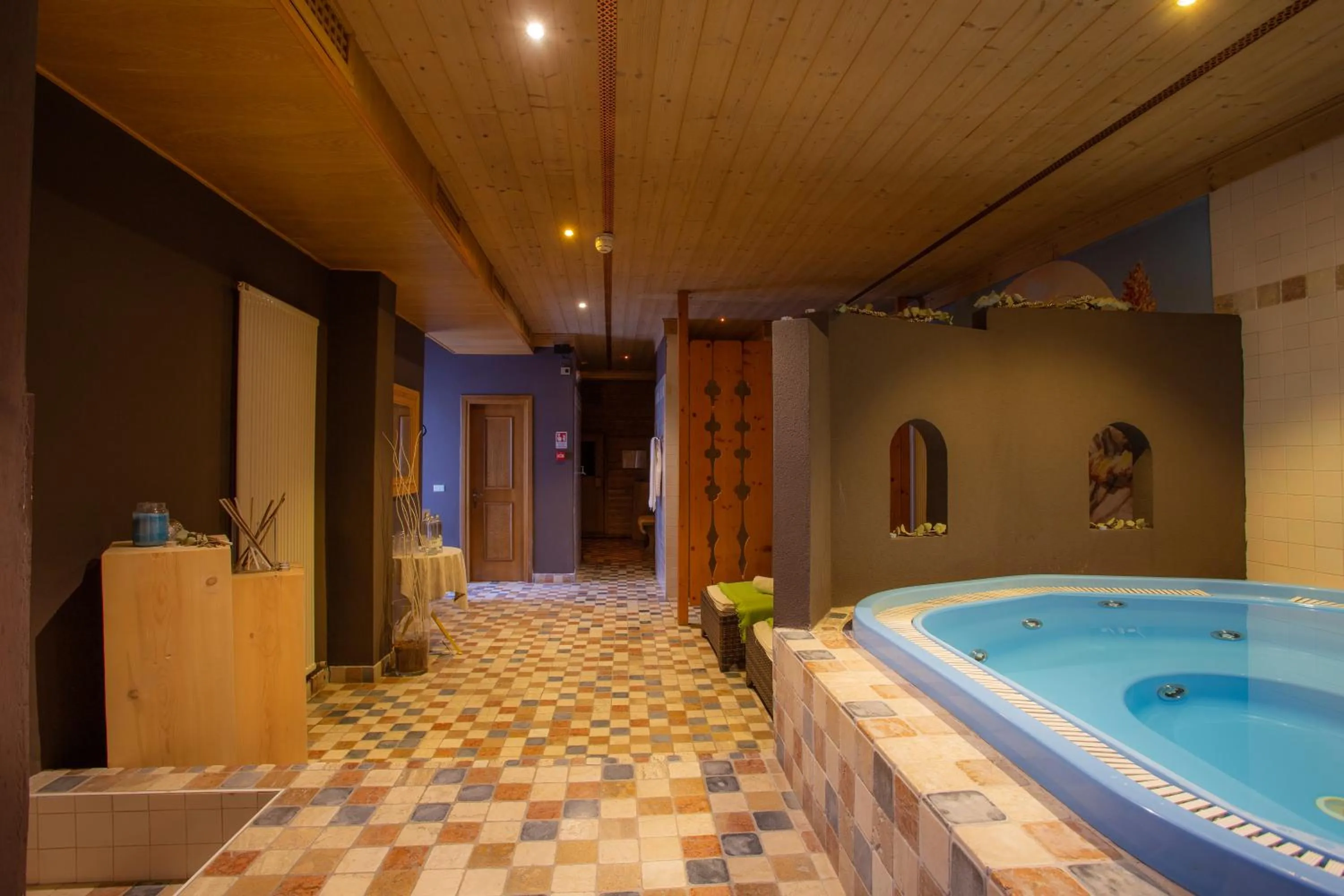 Hot Tub in Hotel B&B Andreas