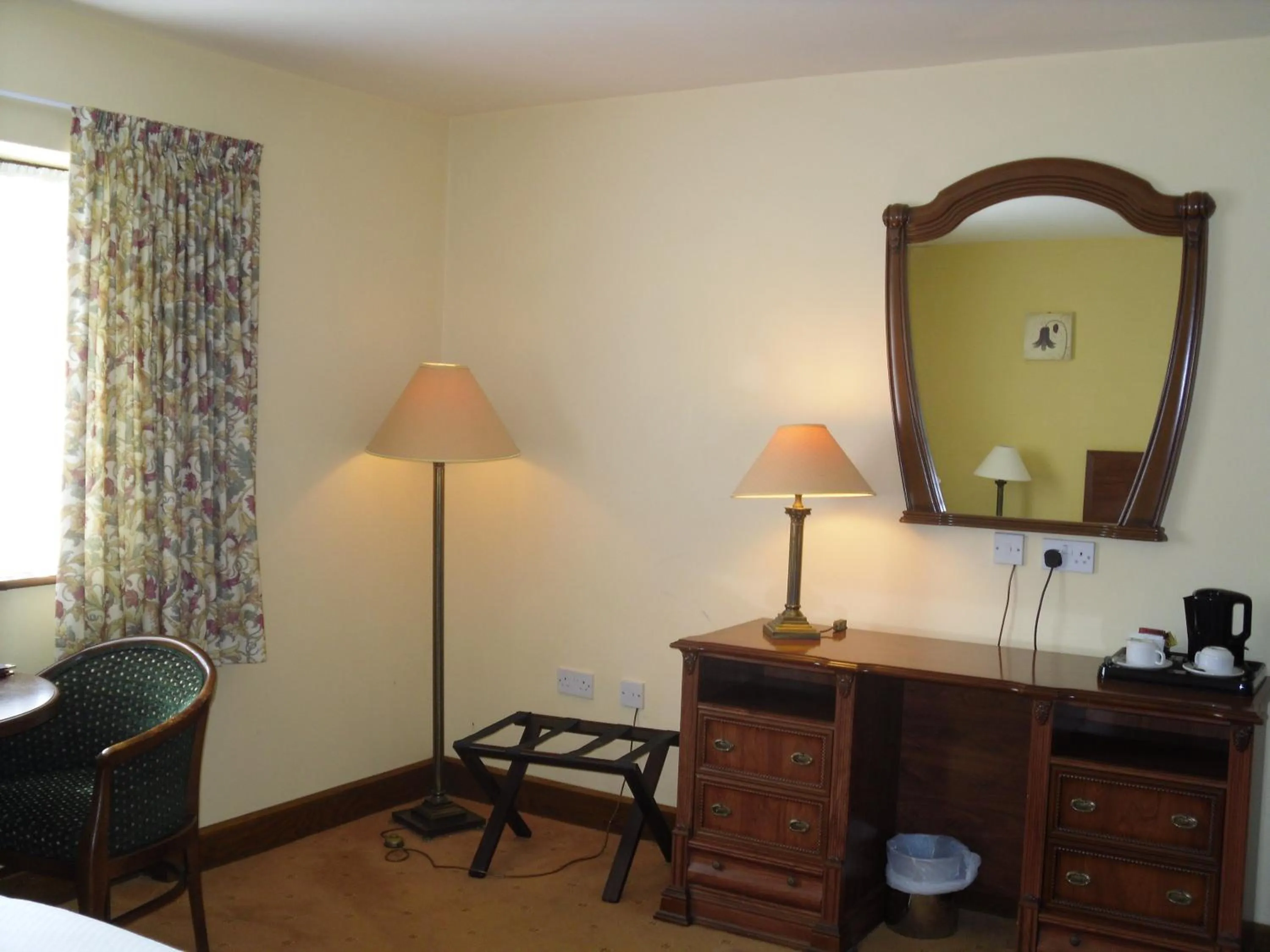 Coffee/tea facilities, Bed in The Horse and Hound Hotel