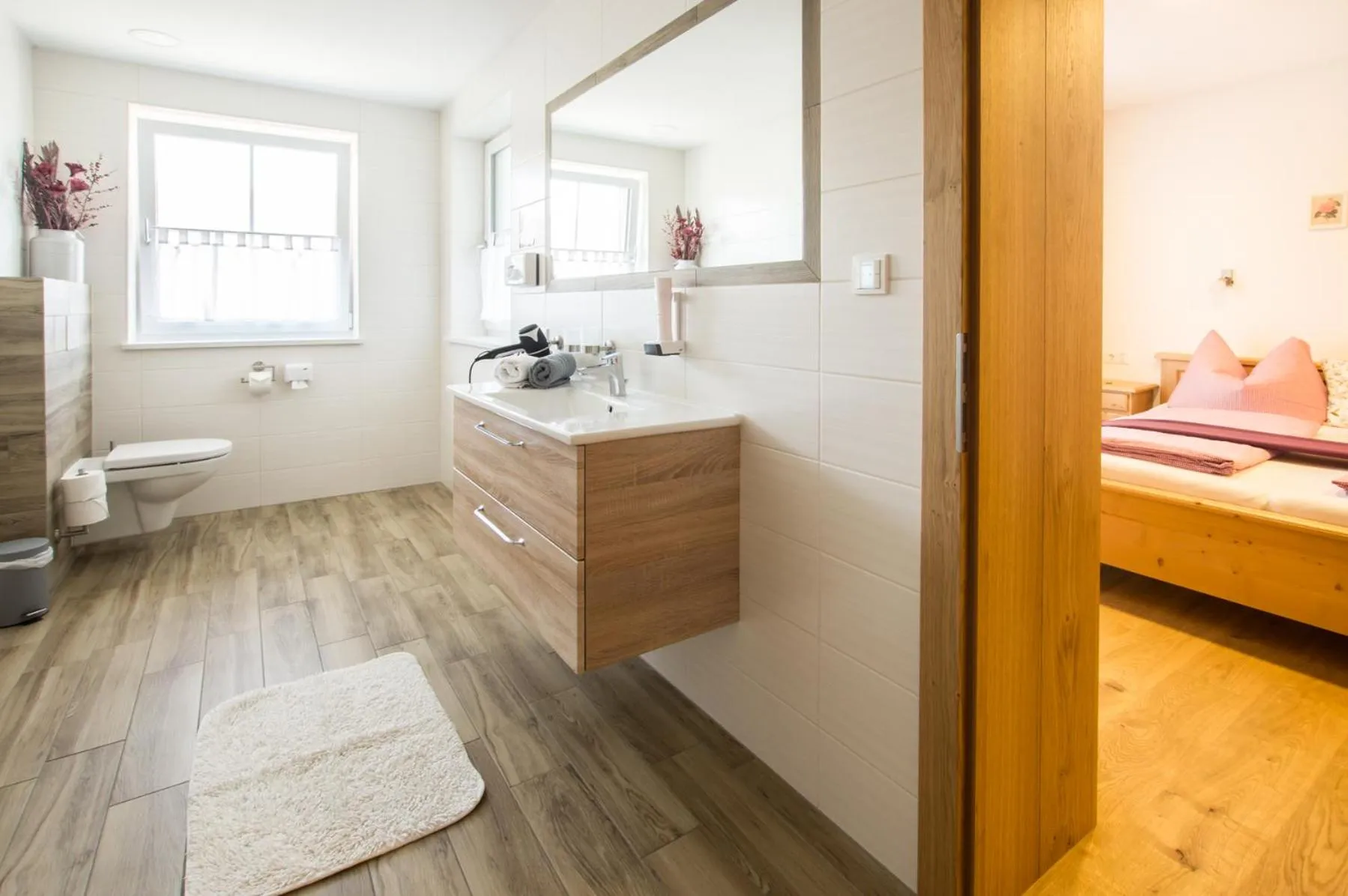 Shower, Bed in Ferienhof HINTERSTRASSER