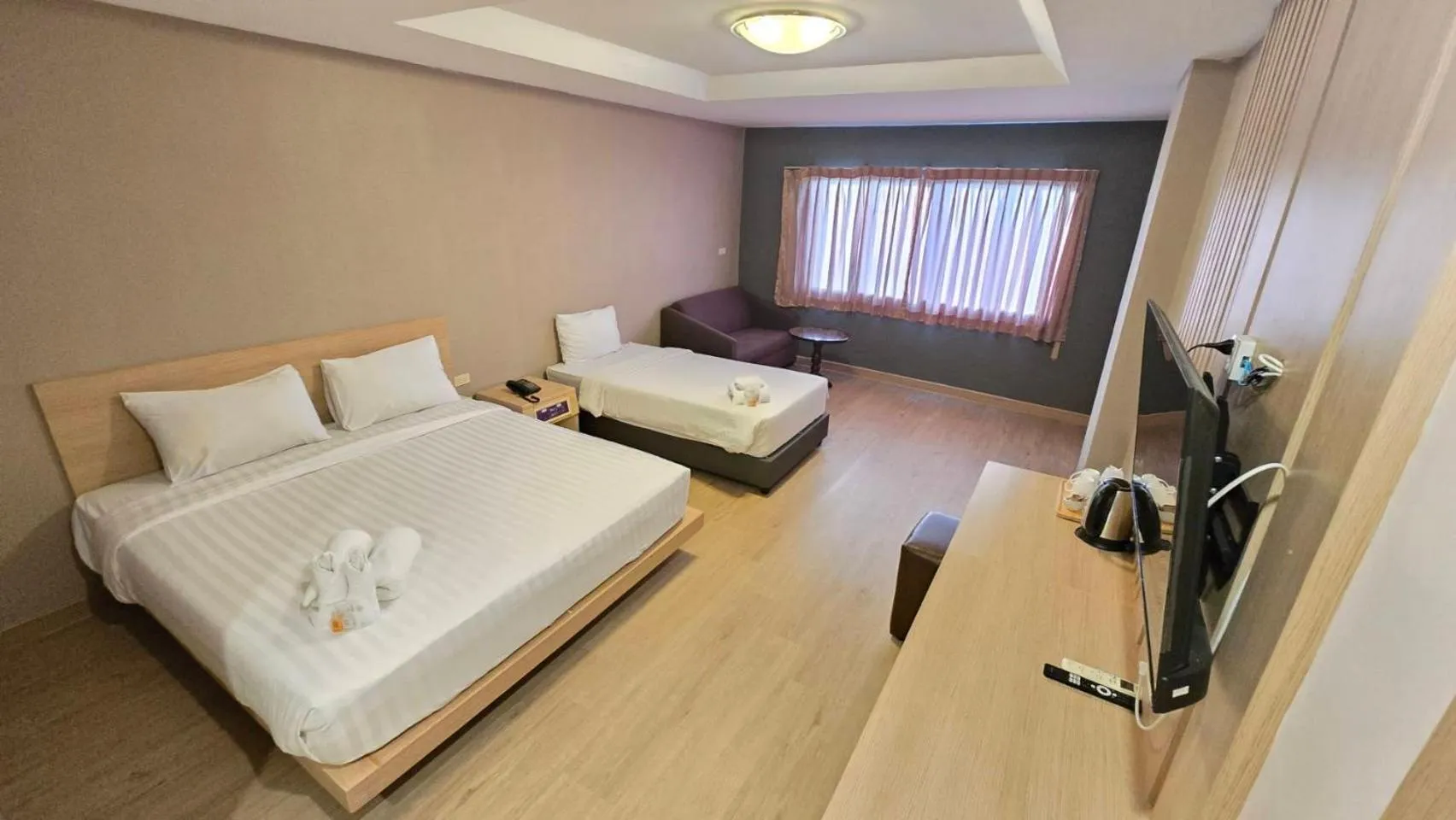 Bed in Grand Tara Garden Thai Hotel