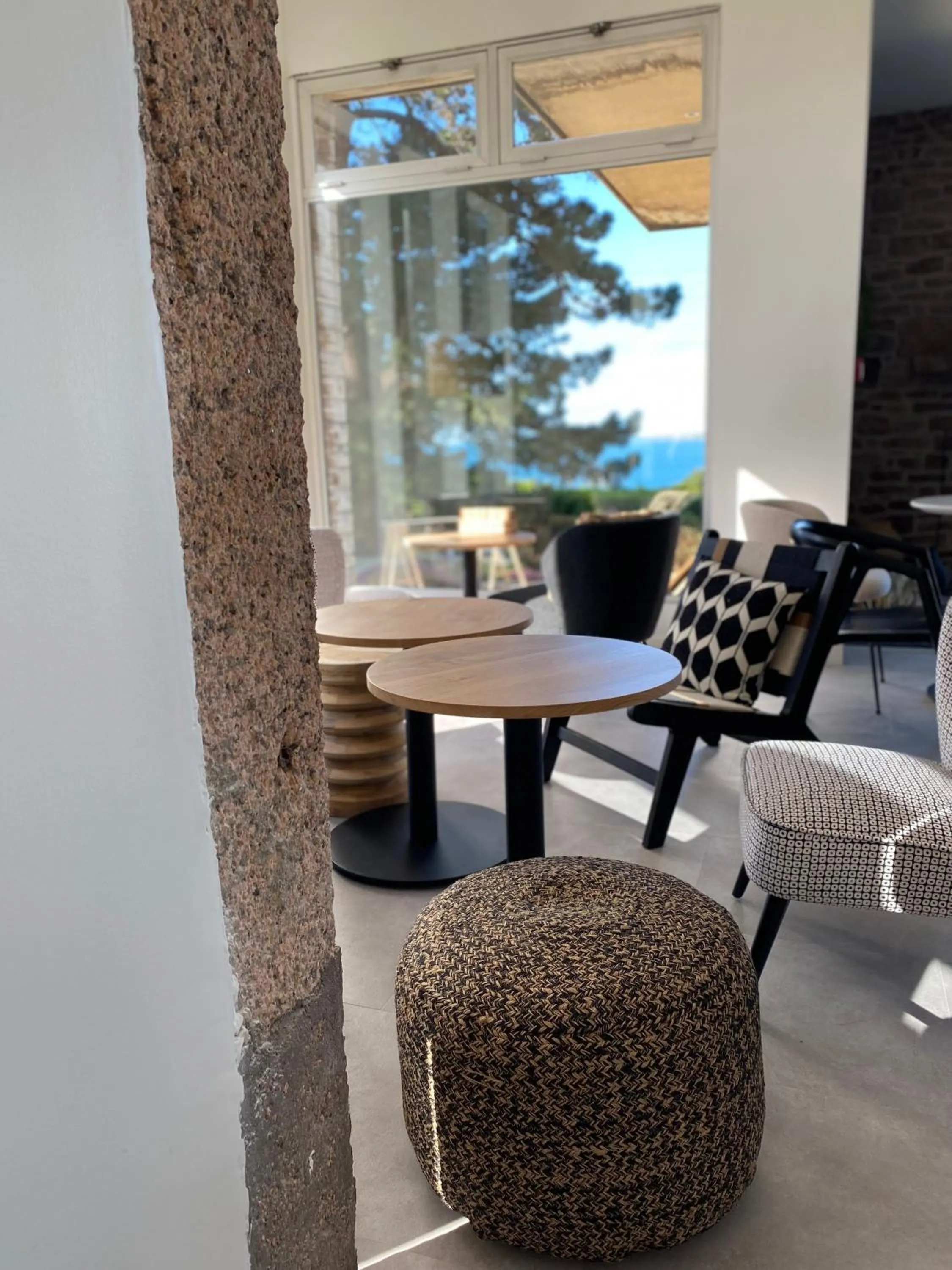 Living room in Hôtel Les Costans, The Originals Relais