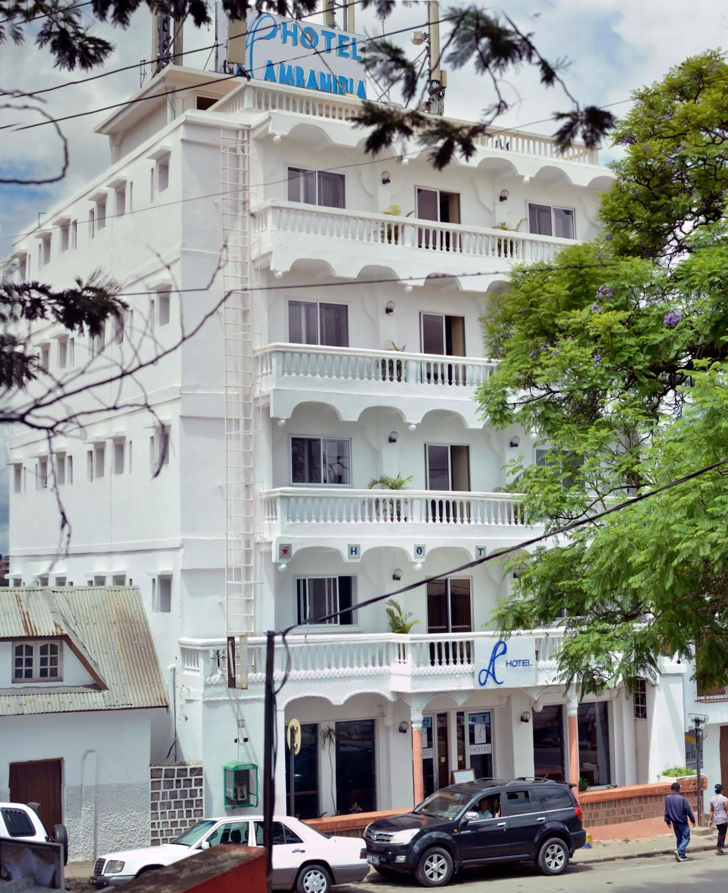 Facade/entrance in A l'hotel