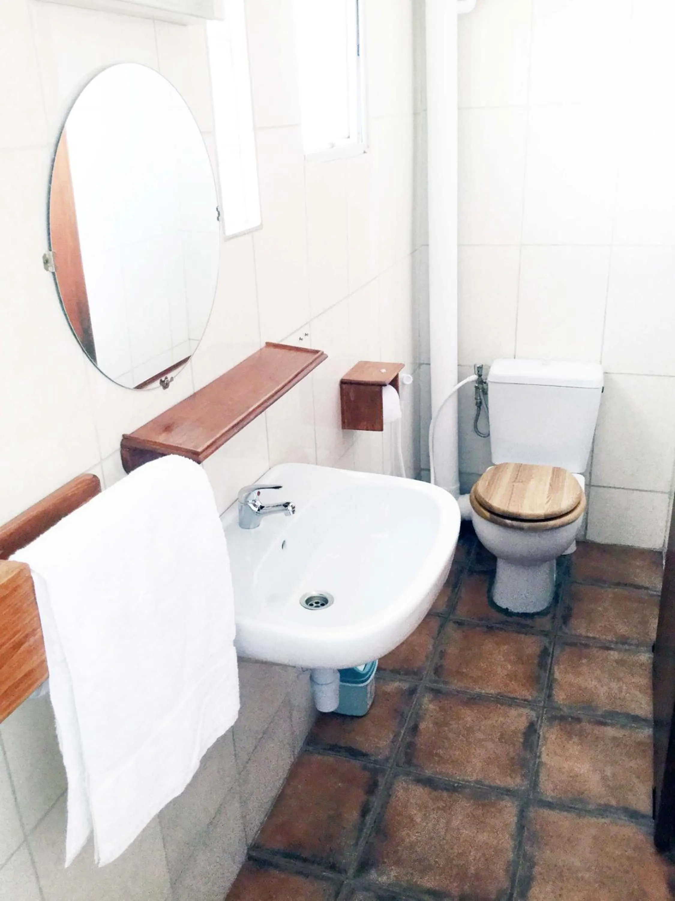Toilet in A l'hotel