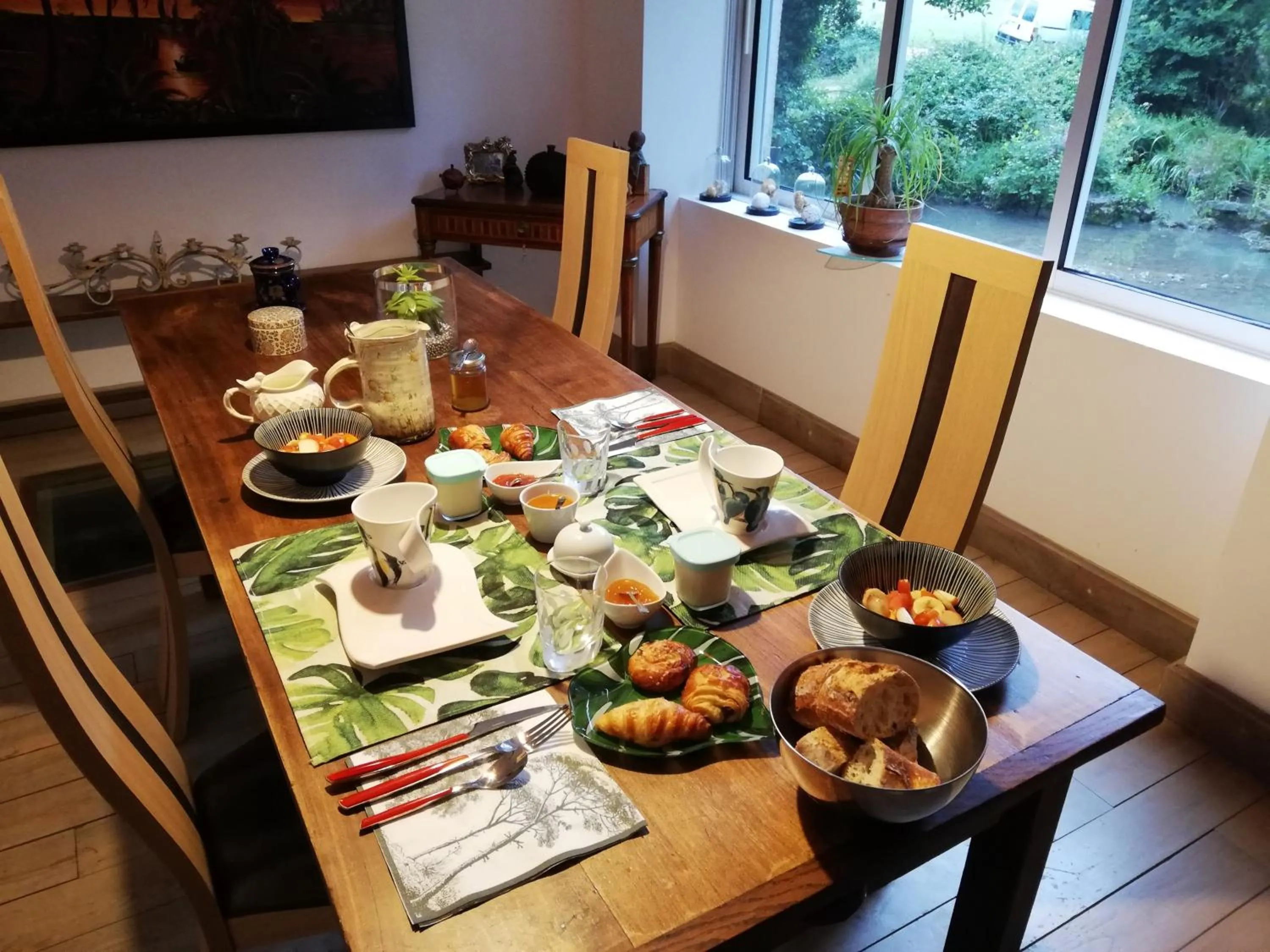 Food and drinks in Moulin De Ladausse