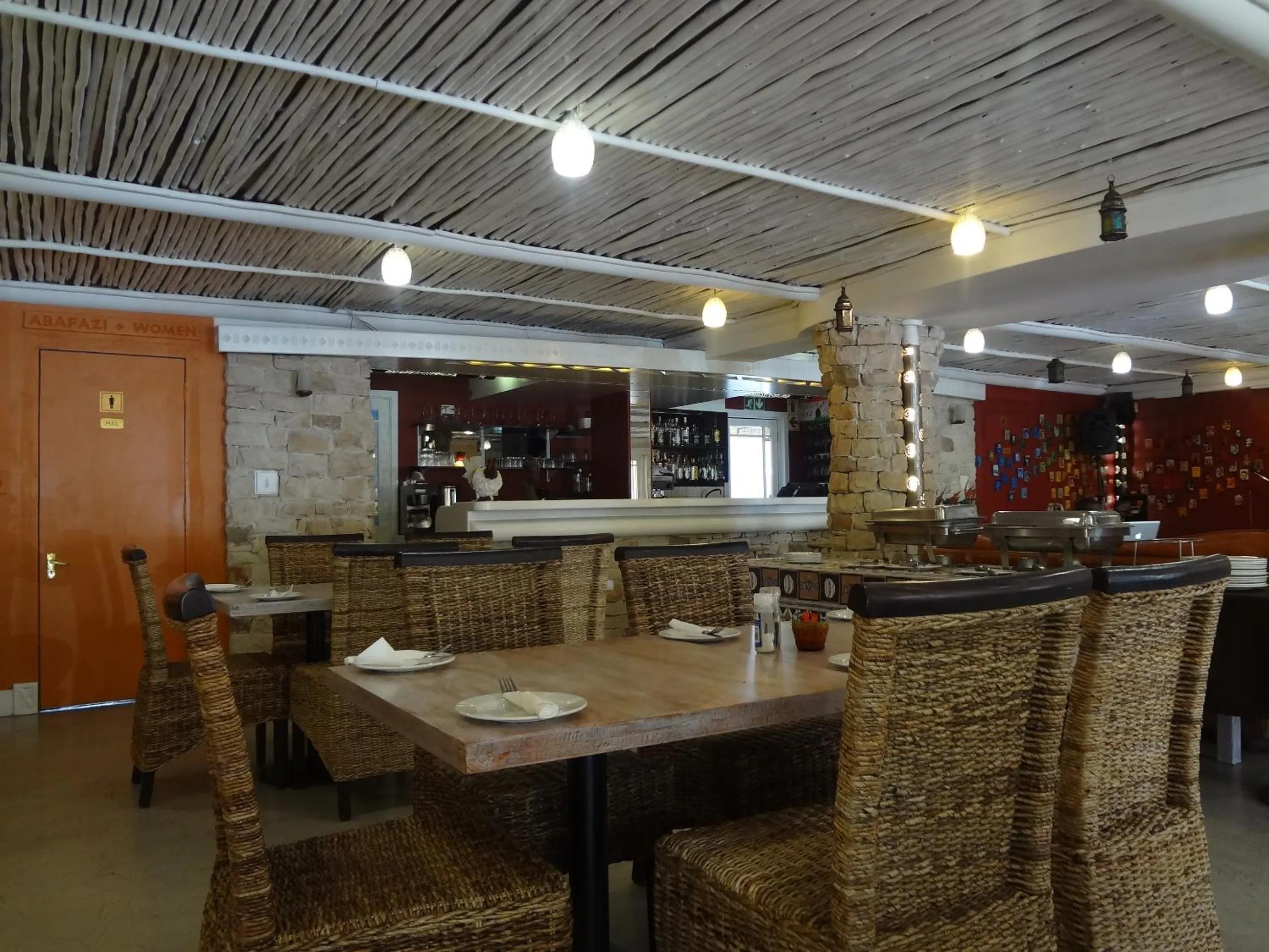 Restaurant/places to eat in iKhaya Lodge