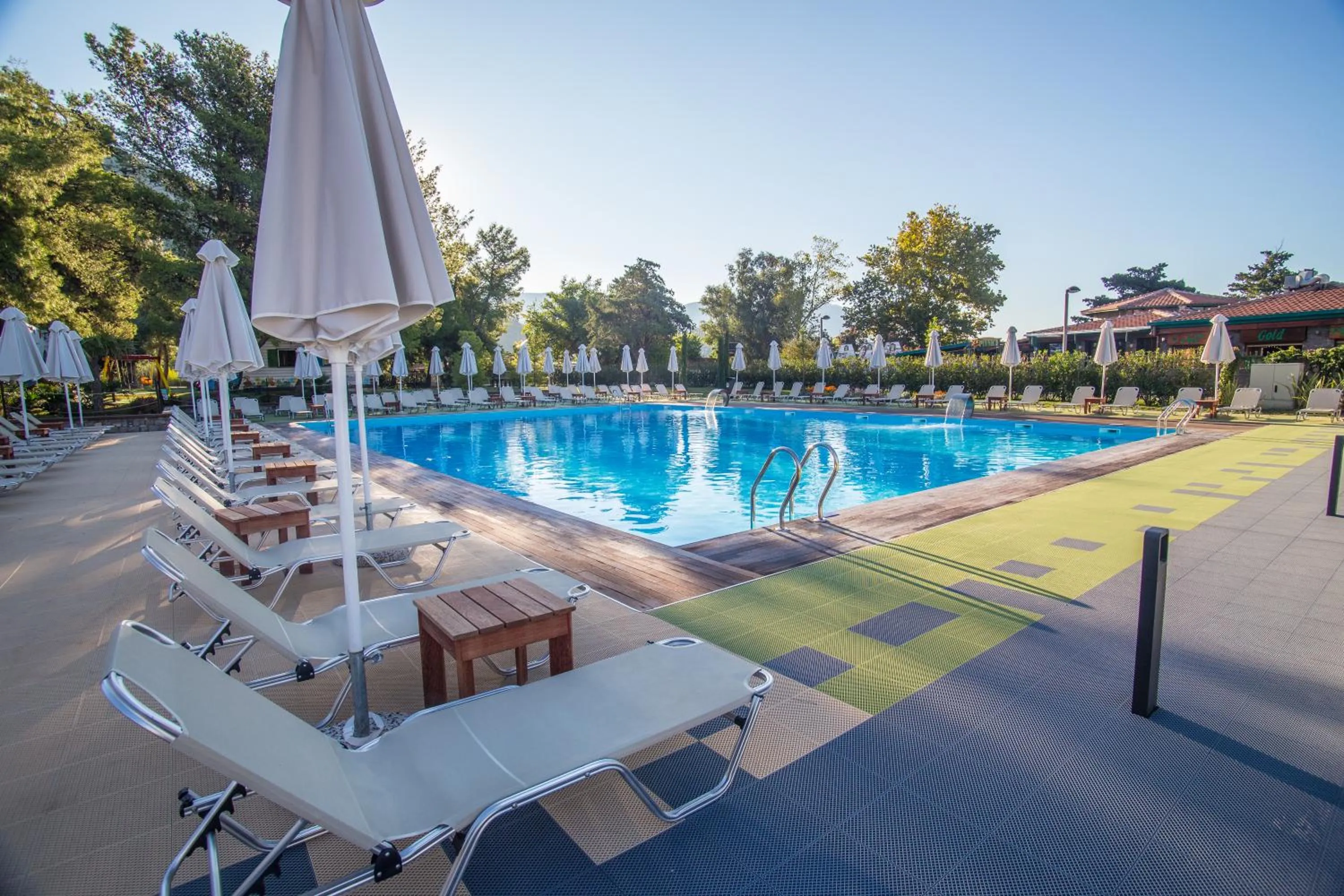 Swimming pool in Hotel Aleksandar