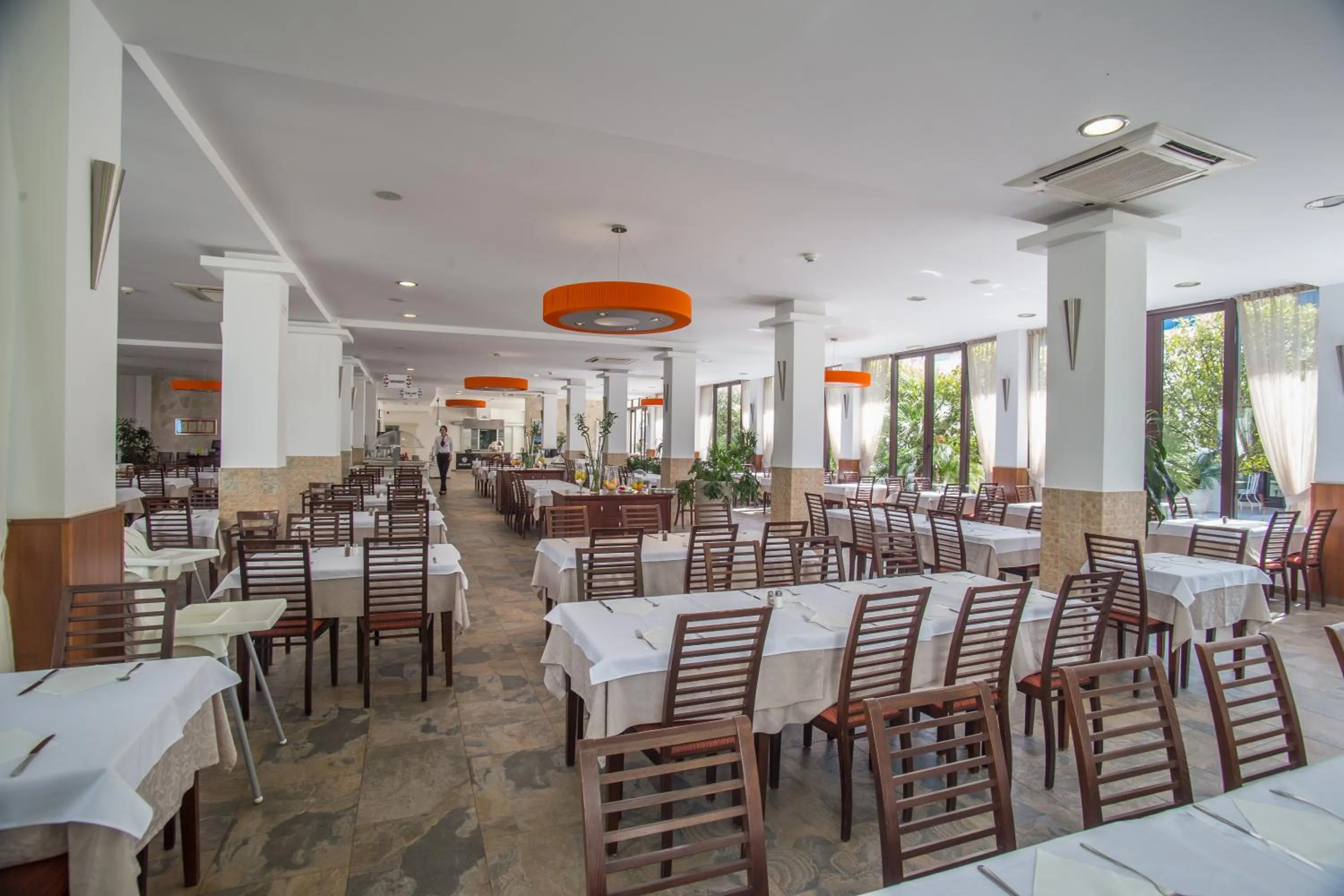 Restaurant/places to eat in Hotel Aleksandar