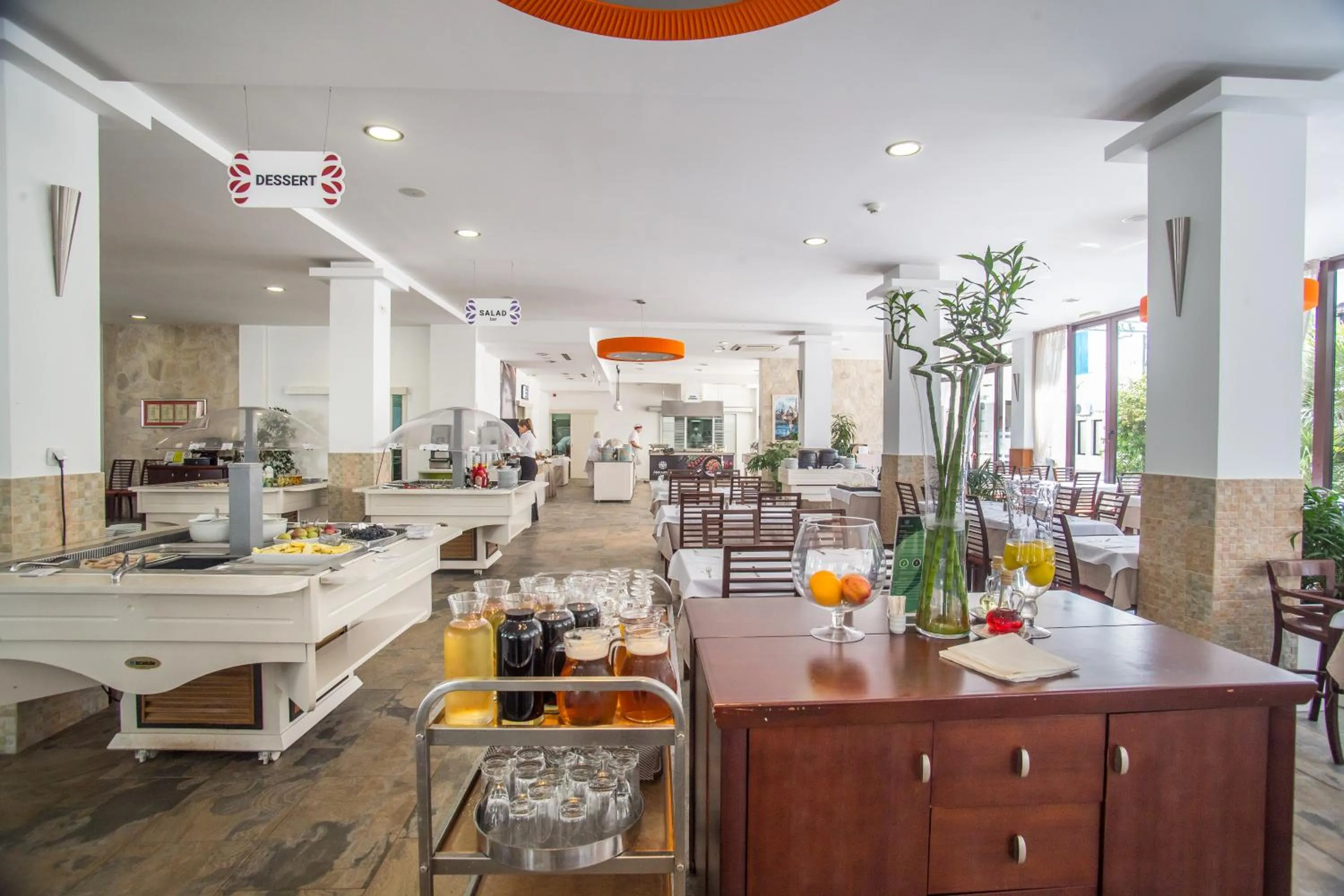 Restaurant/places to eat in Hotel Aleksandar