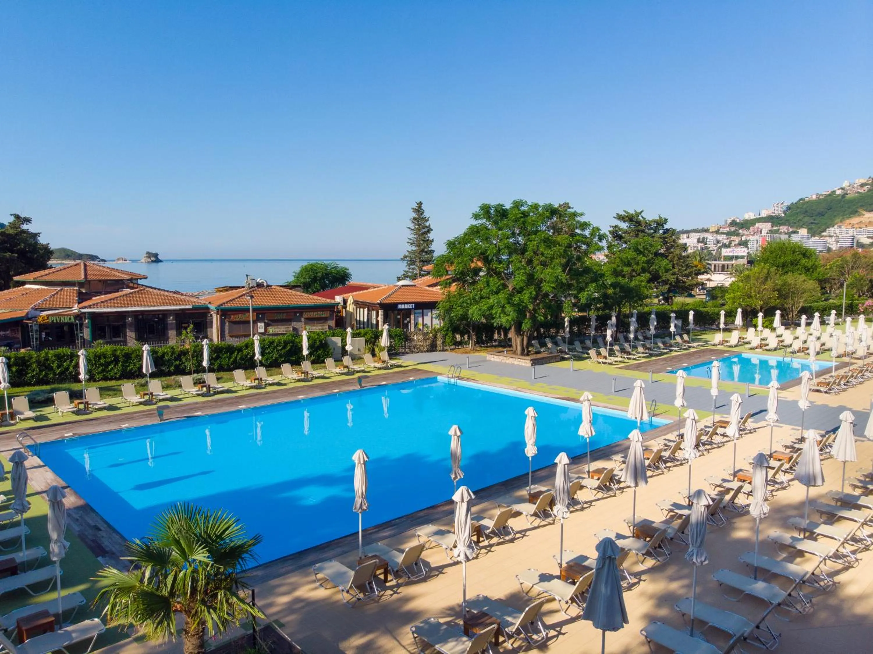Swimming pool in Hotel Aleksandar