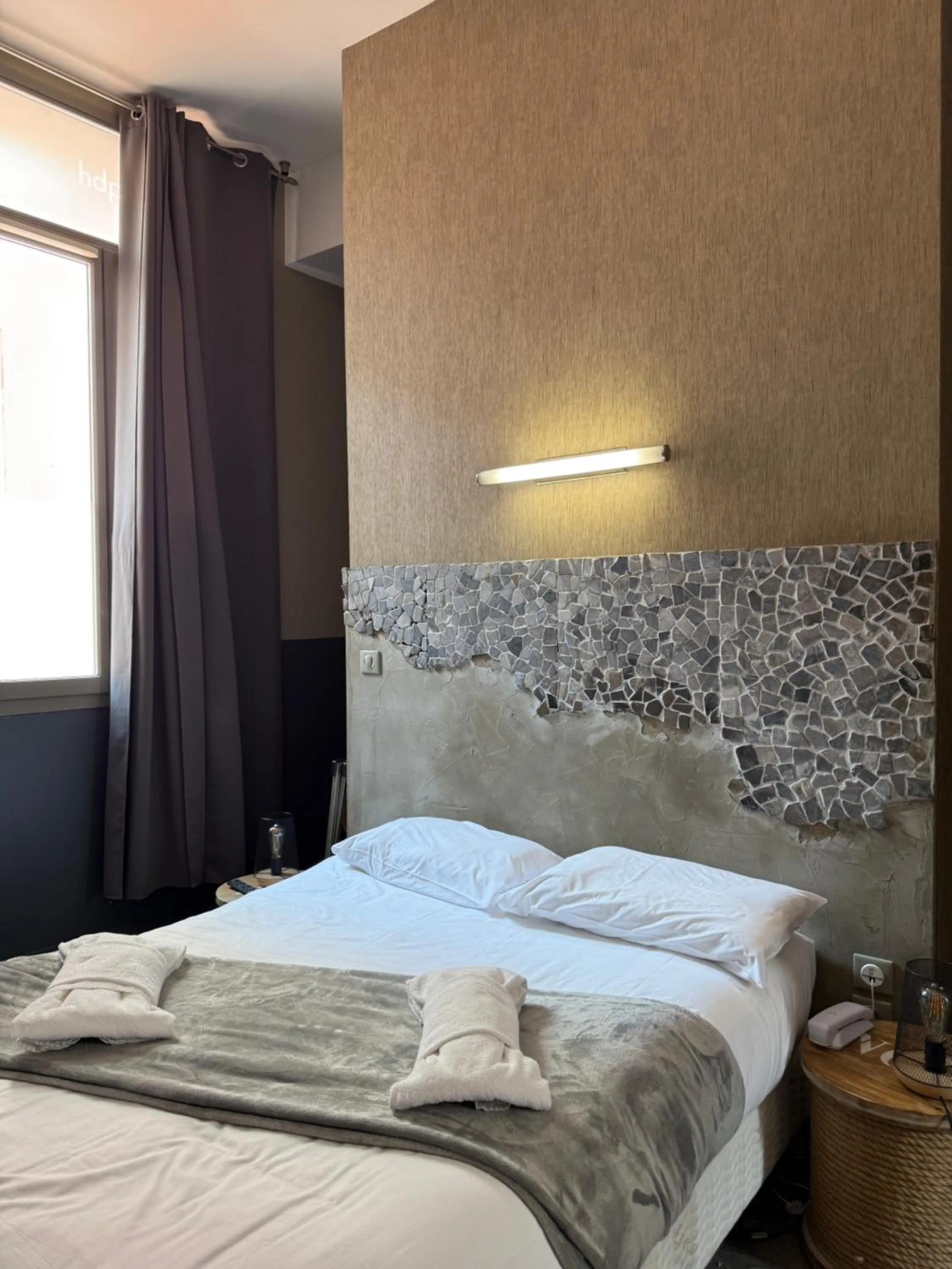 Bed in Hôtel De Paris