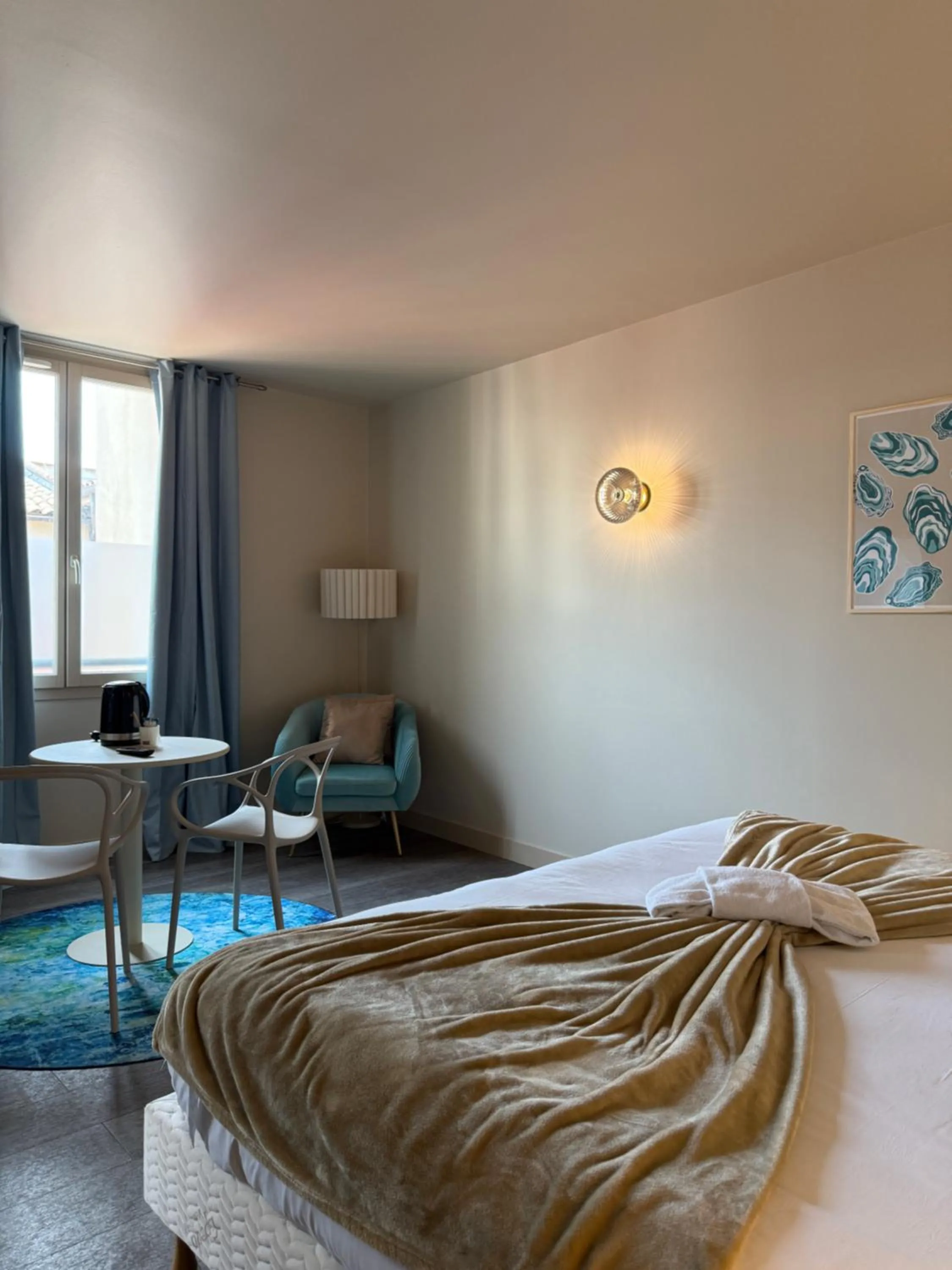 Bed in Hôtel De Paris