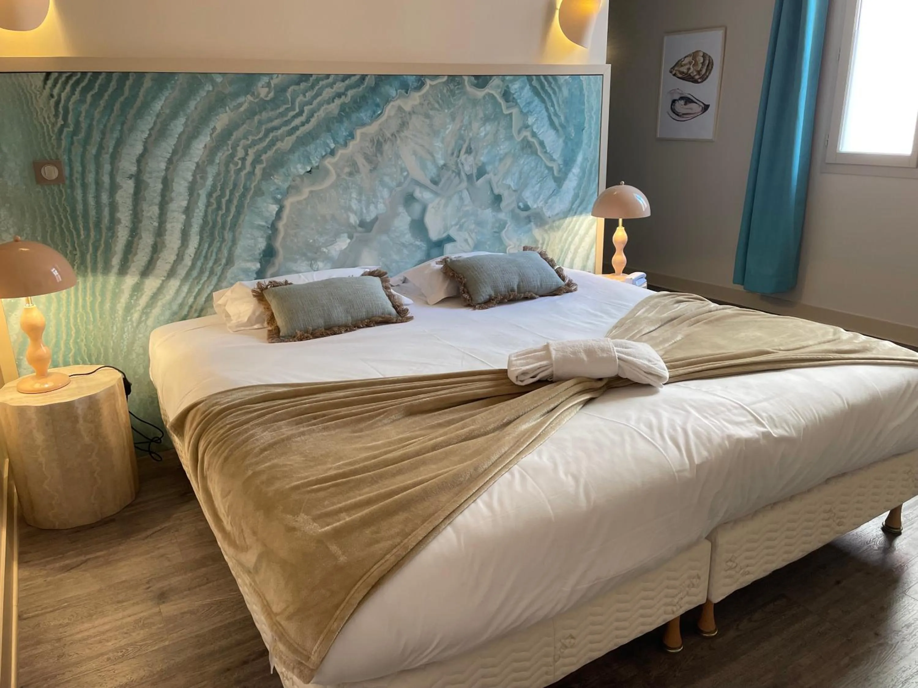 Bed in Hôtel De Paris