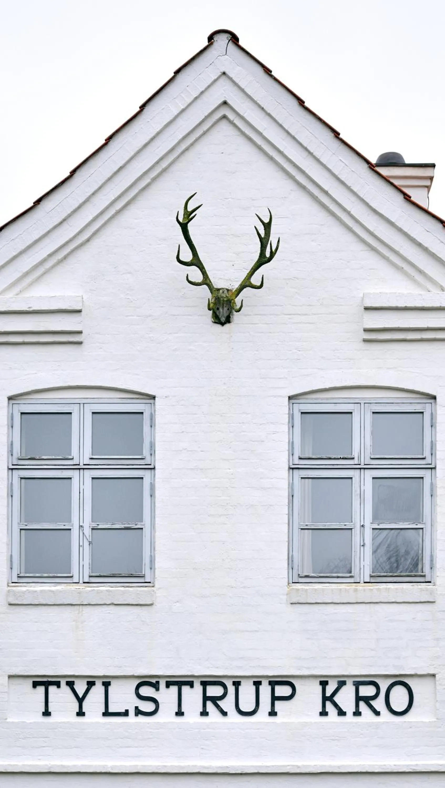 Property logo or sign in Tylstrup Kro og Motel