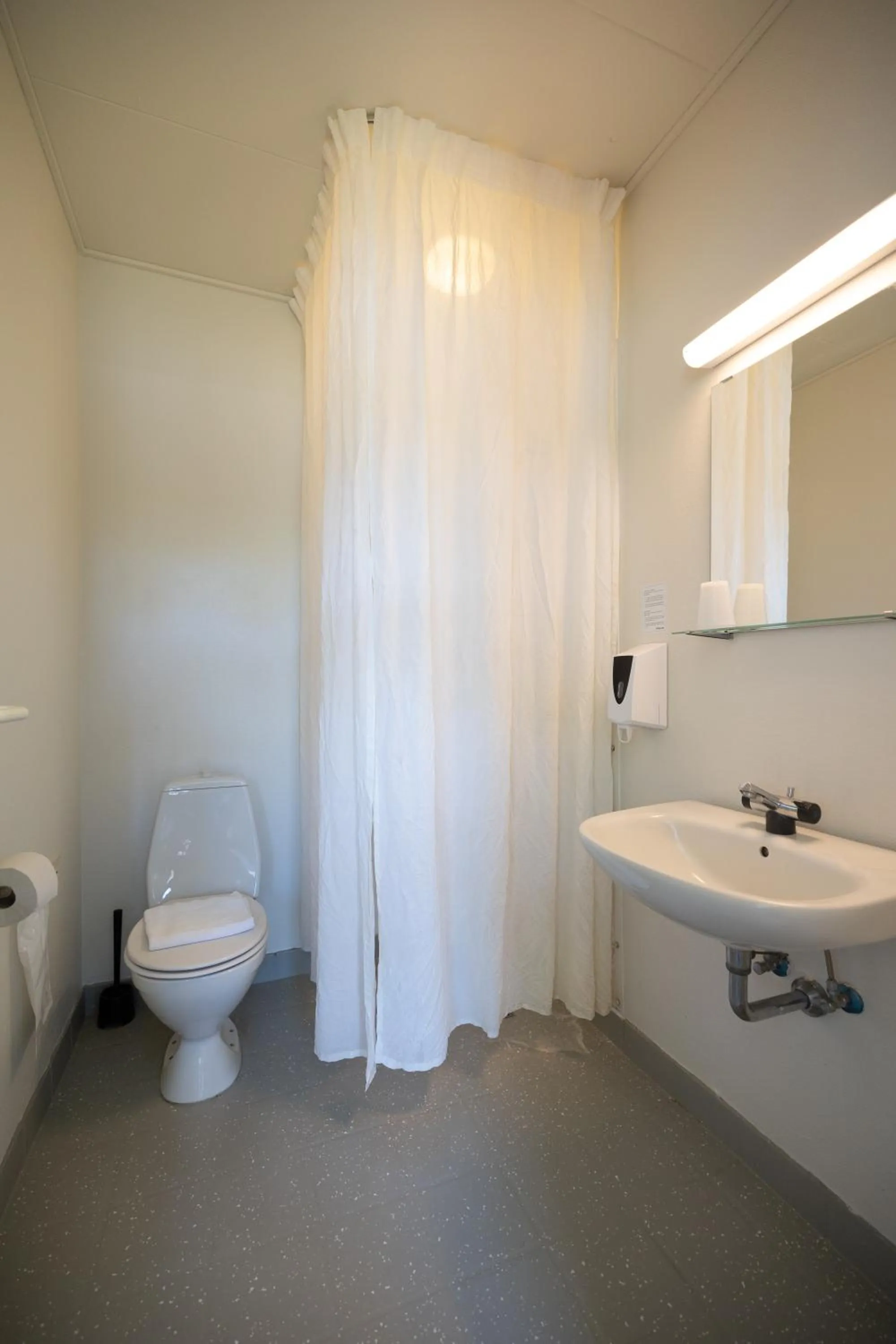 Bathroom in Tylstrup Kro og Motel