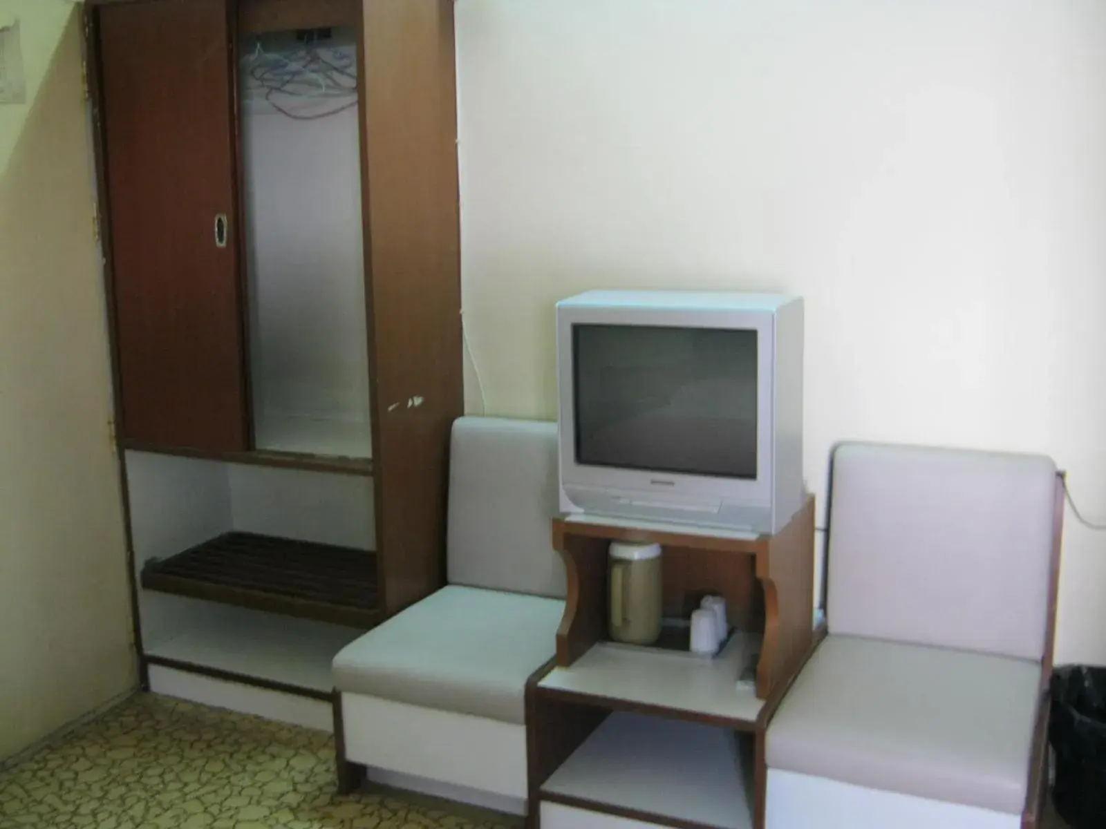 Twin Room with Private Bathroom in Ho Fah Hotel Twin Room with Private Bathroom in Ho Fah Hotel