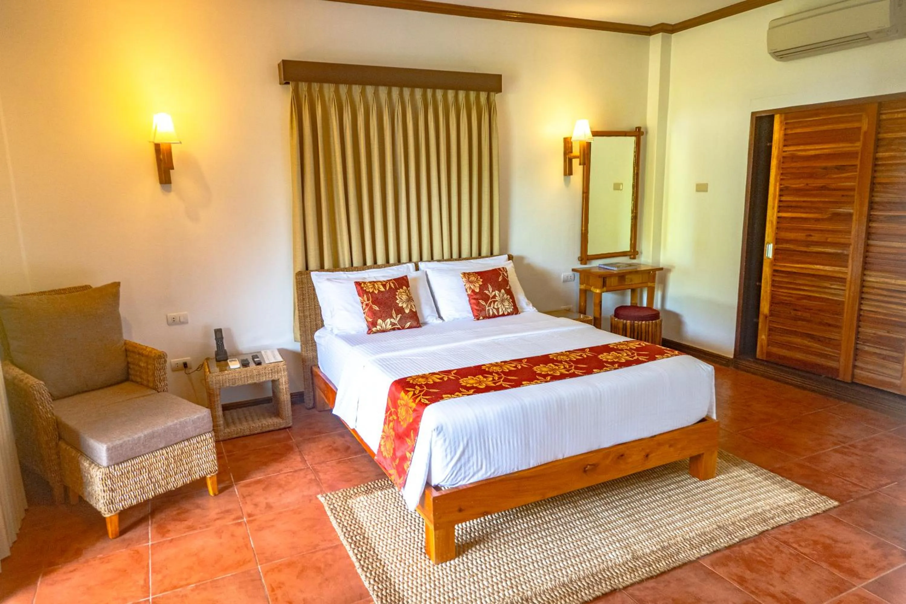Bed in Pura Vida Beach & Dive Resort