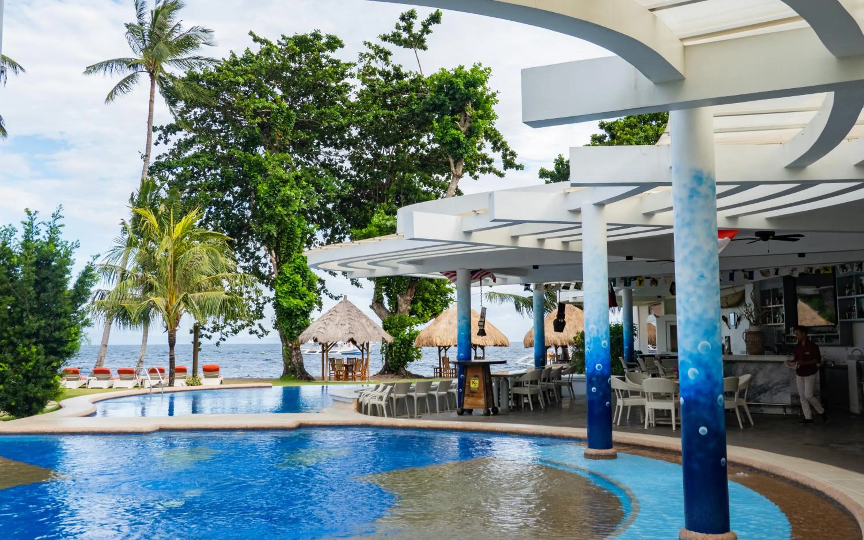 Lounge or bar in Pura Vida Beach & Dive Resort