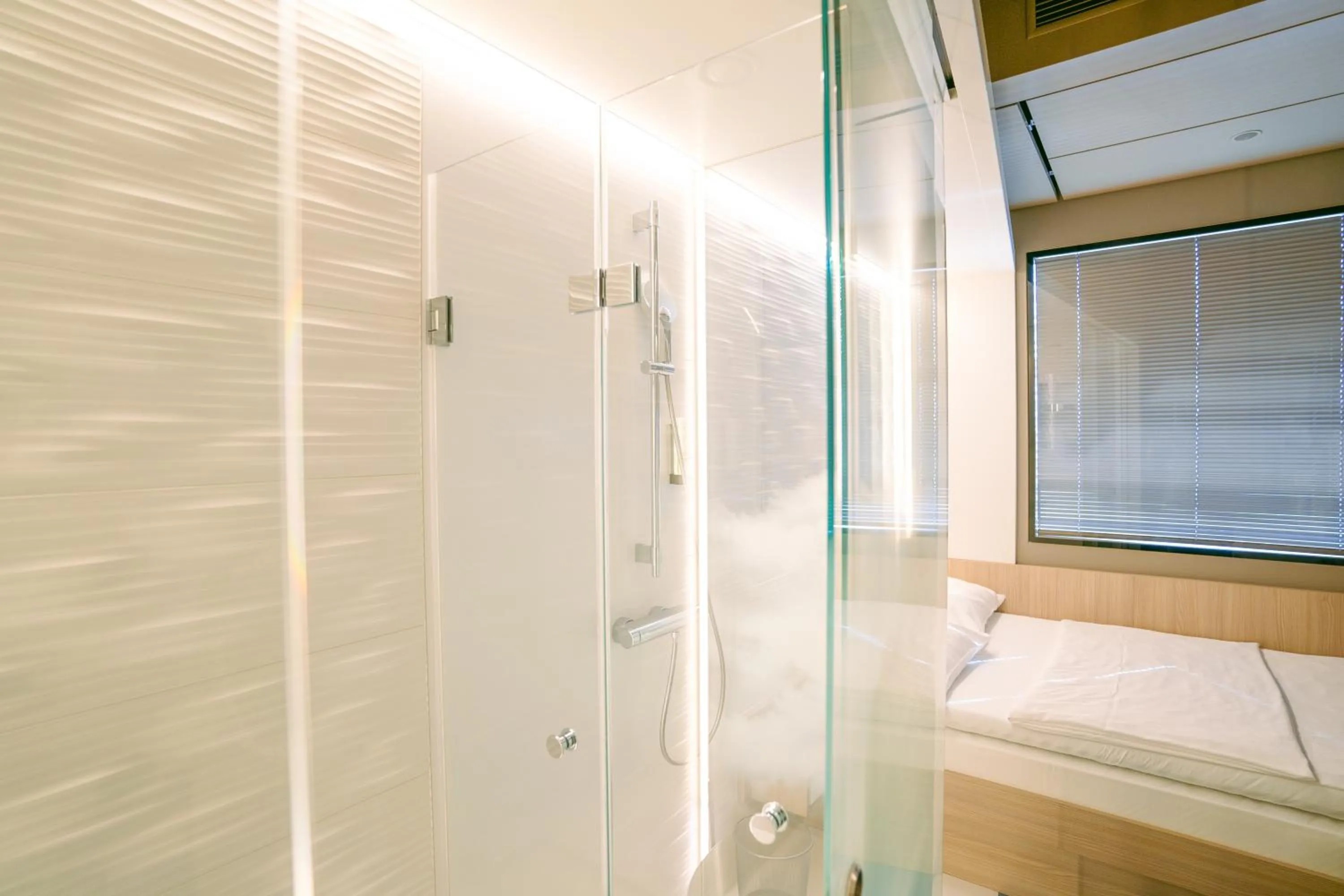 Shower in MY CLOUD Transit Hotel - Guests with international flight only!