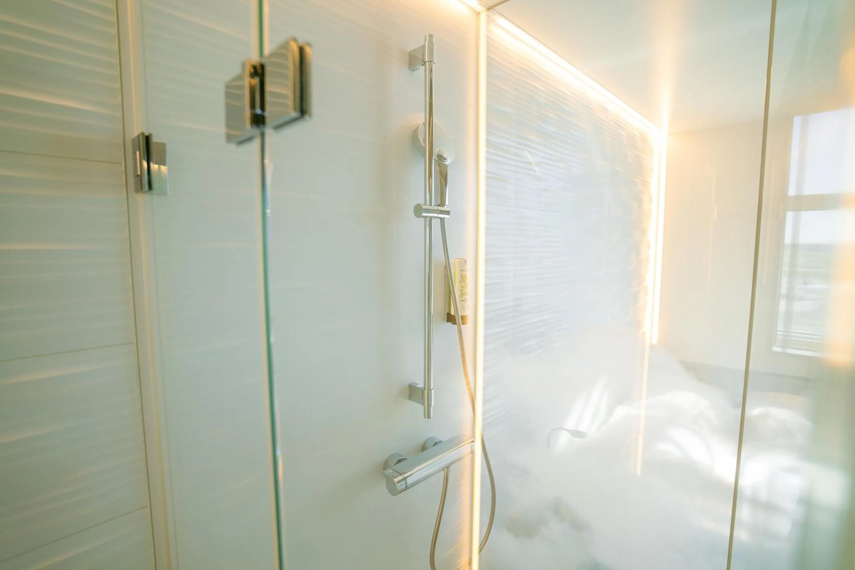 Shower in MY CLOUD Transit Hotel - Guests with international flight only!