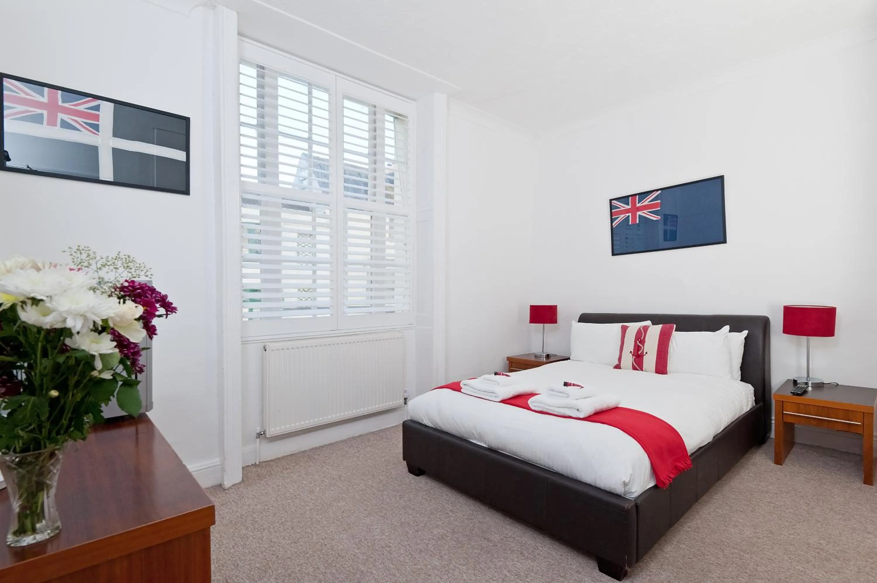 Bedroom, Bed in Hamptons Brighton