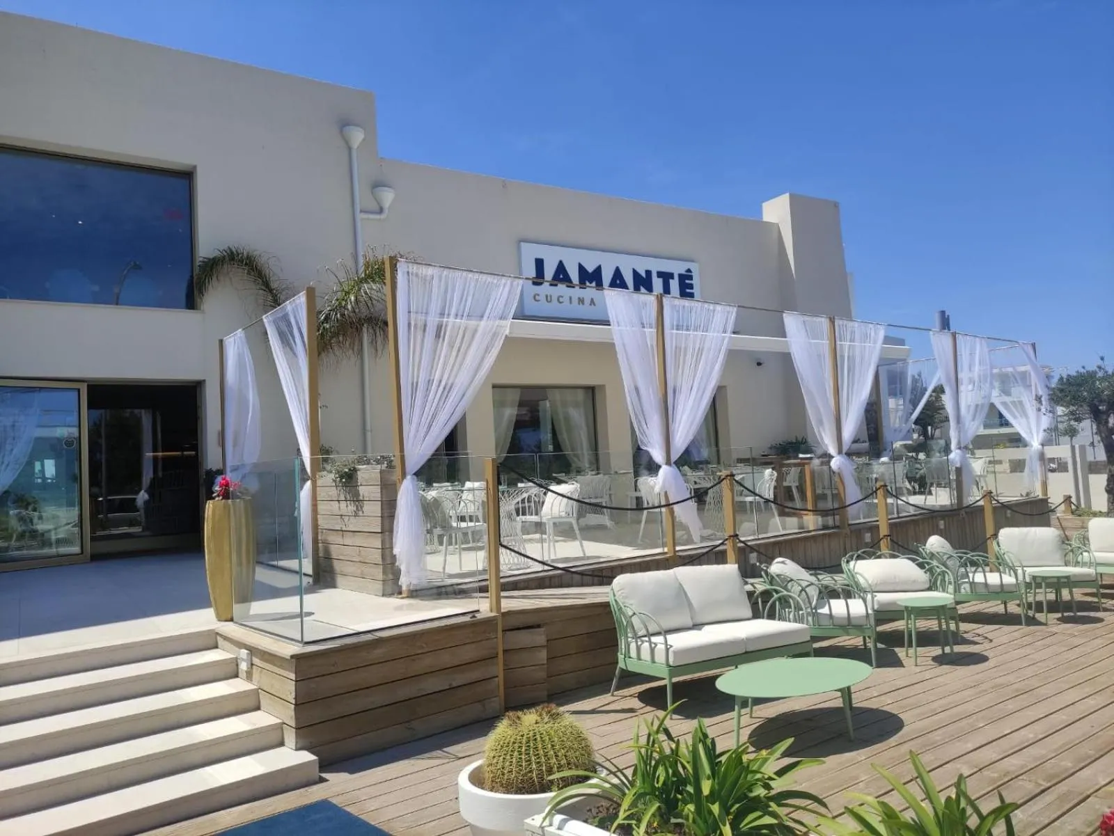 Restaurant/places to eat in Trame - La Naca sul Porto