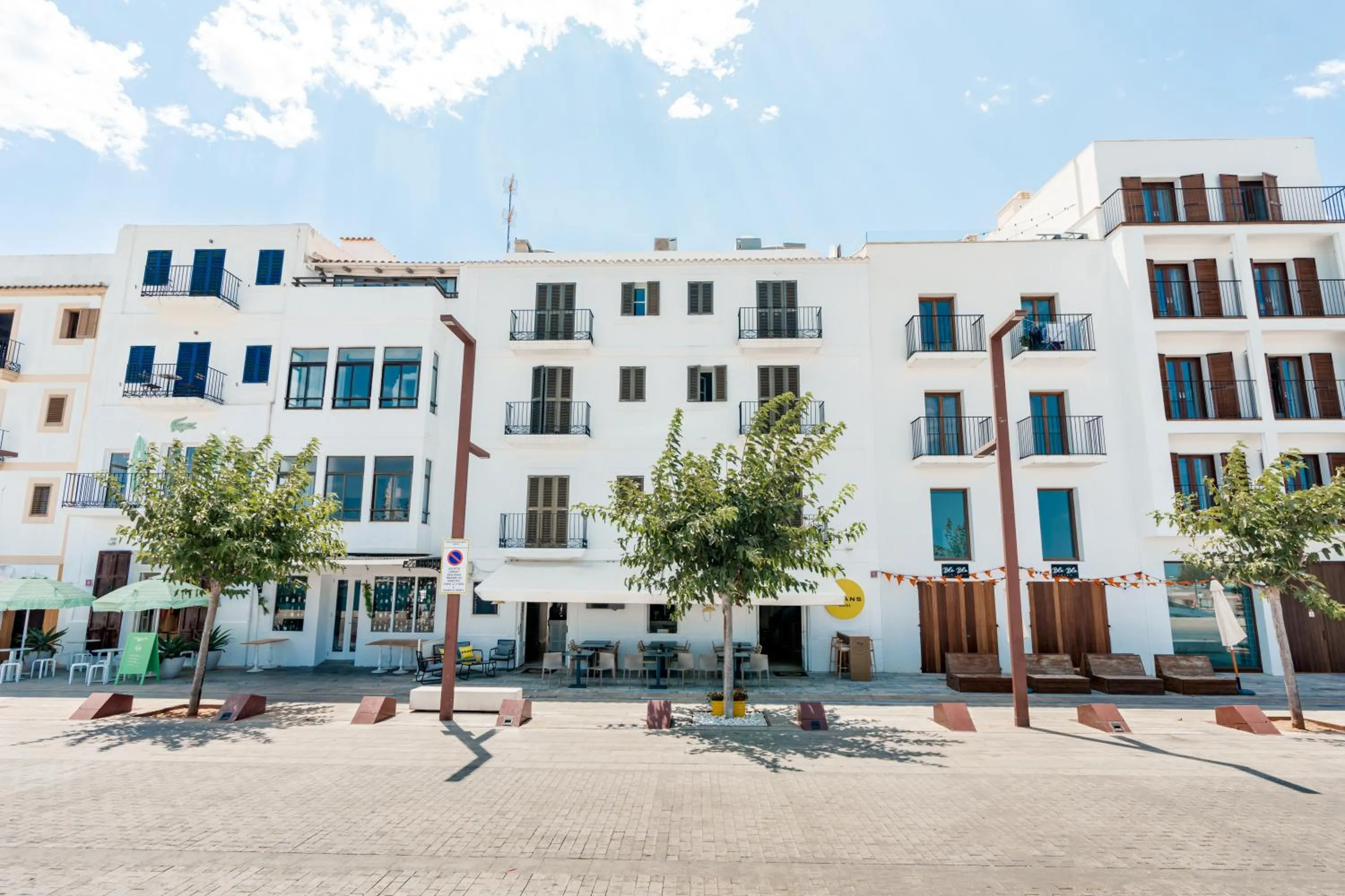 Property building in Ryans La Marina