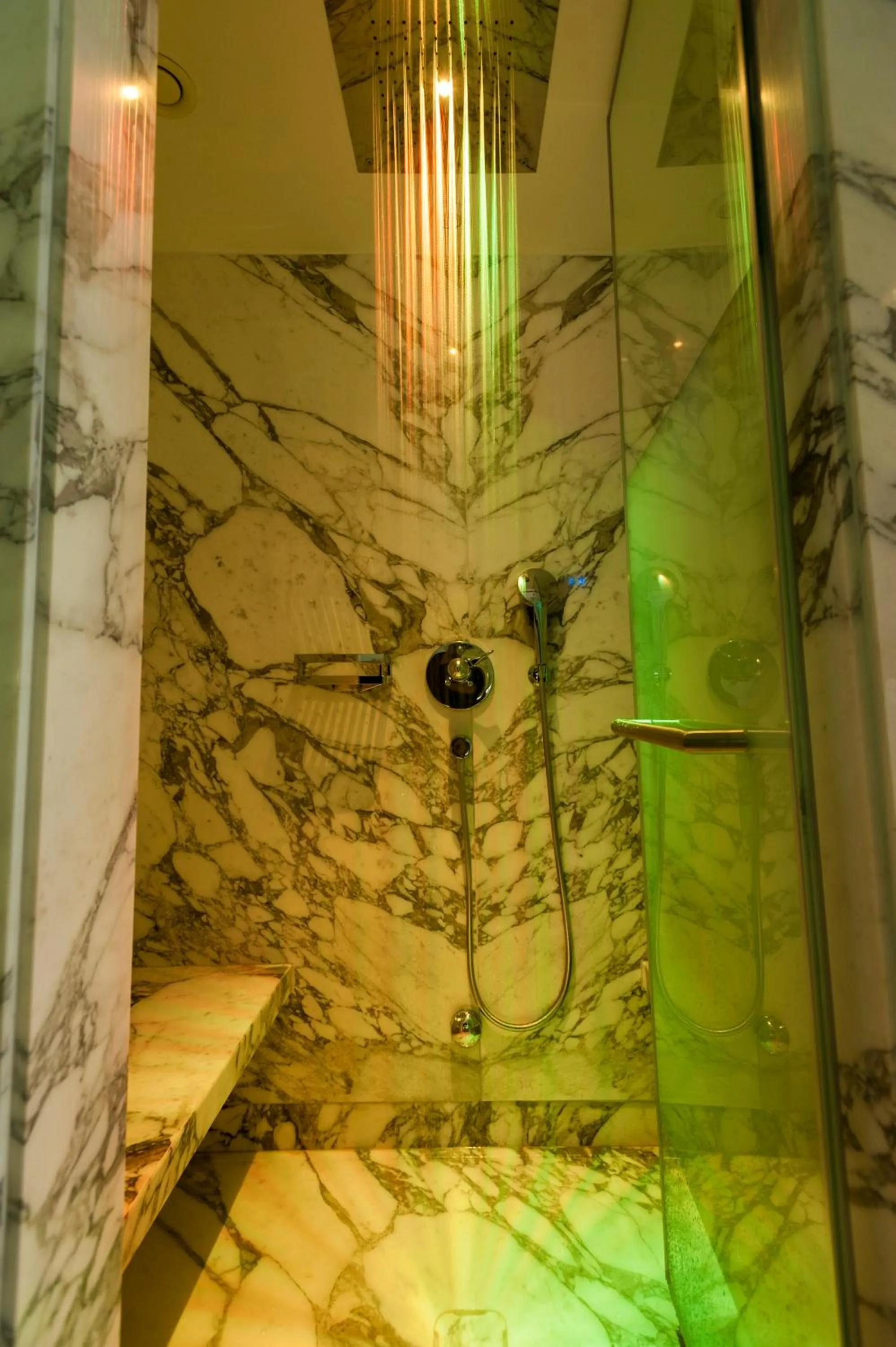 Shower in Samaria Hotel