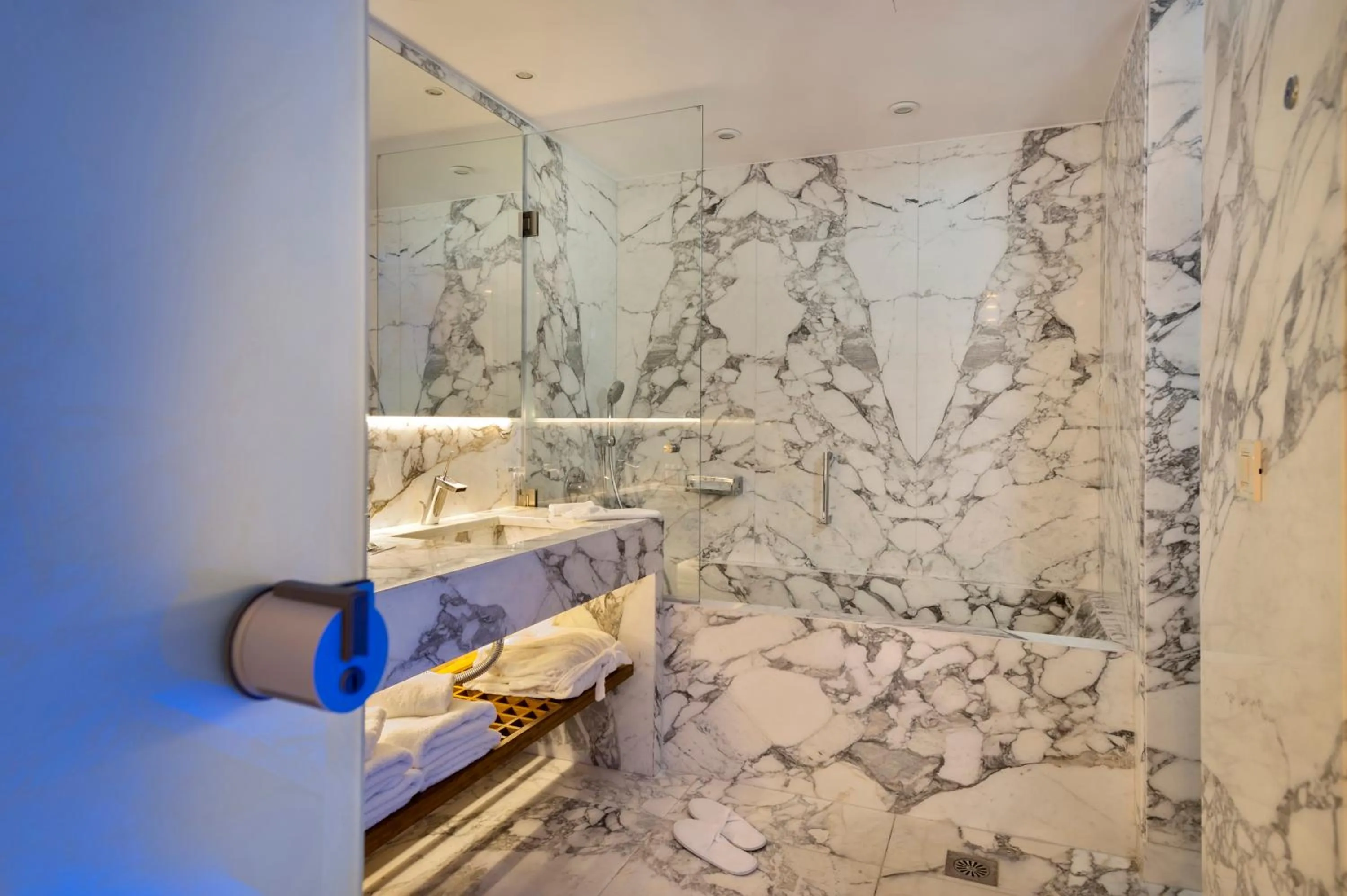 Bathroom in Samaria Hotel