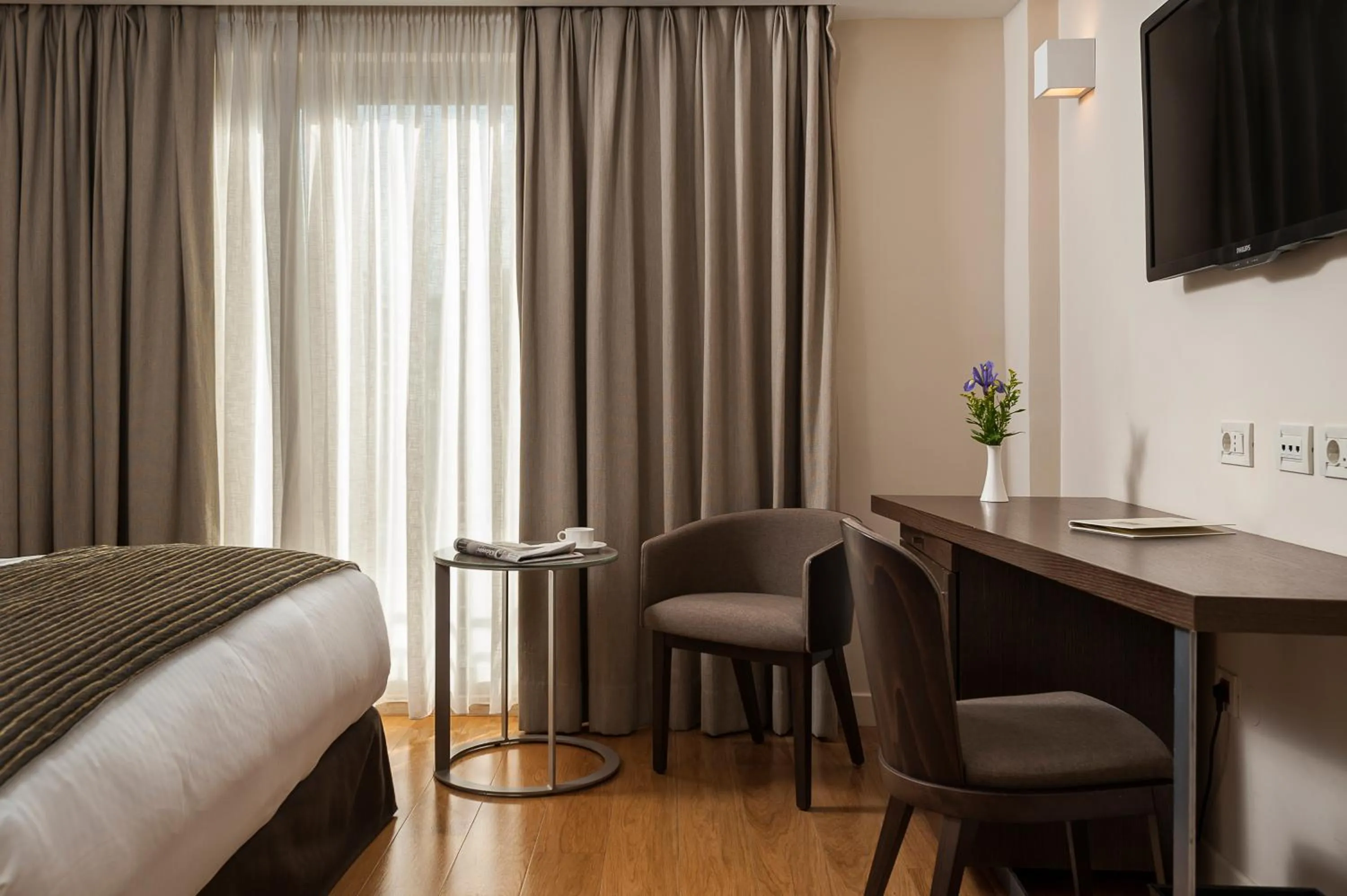 Photo of the whole room, Bed in Samaria Hotel