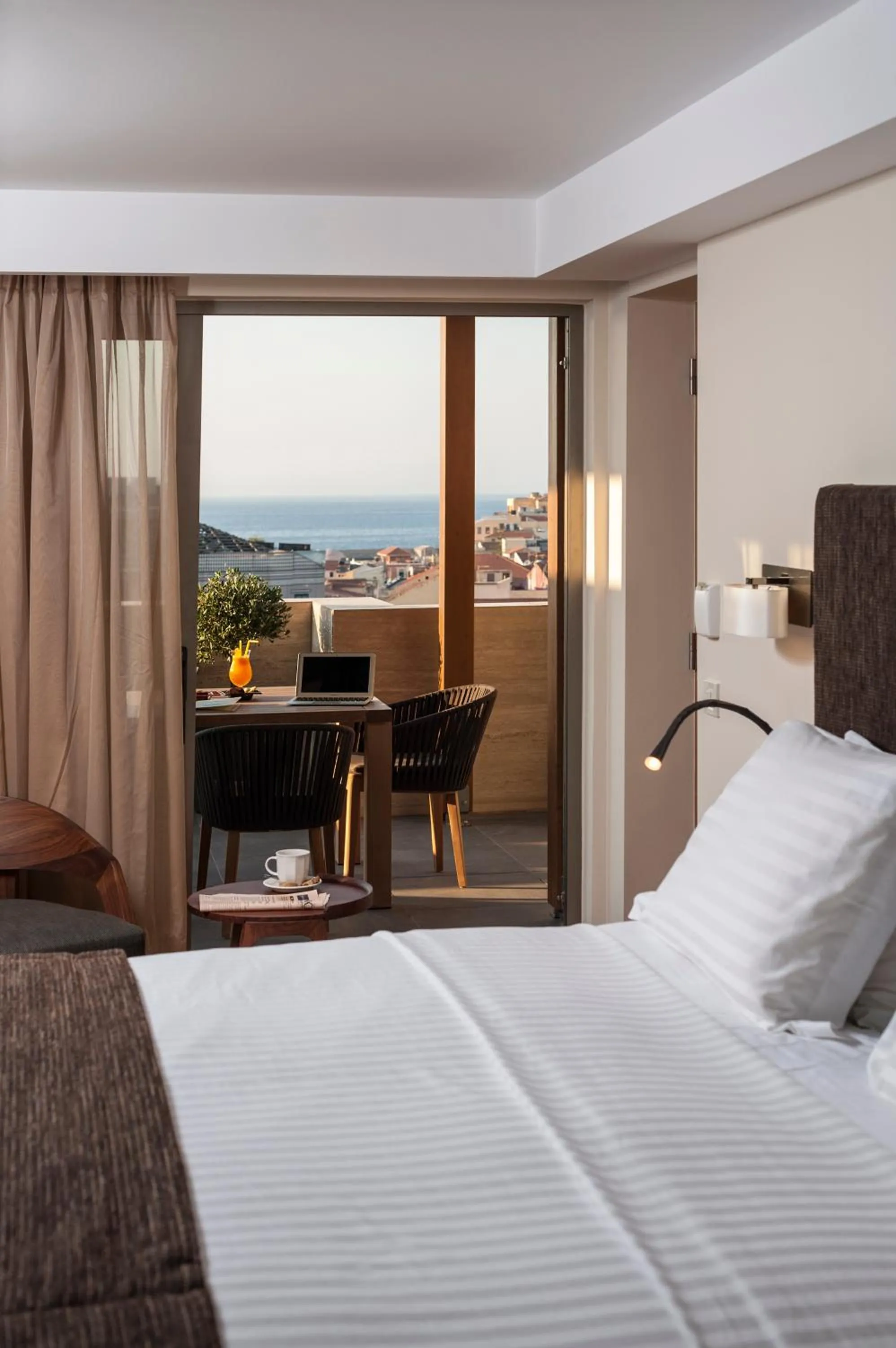 Bedroom, Bed in Samaria Hotel