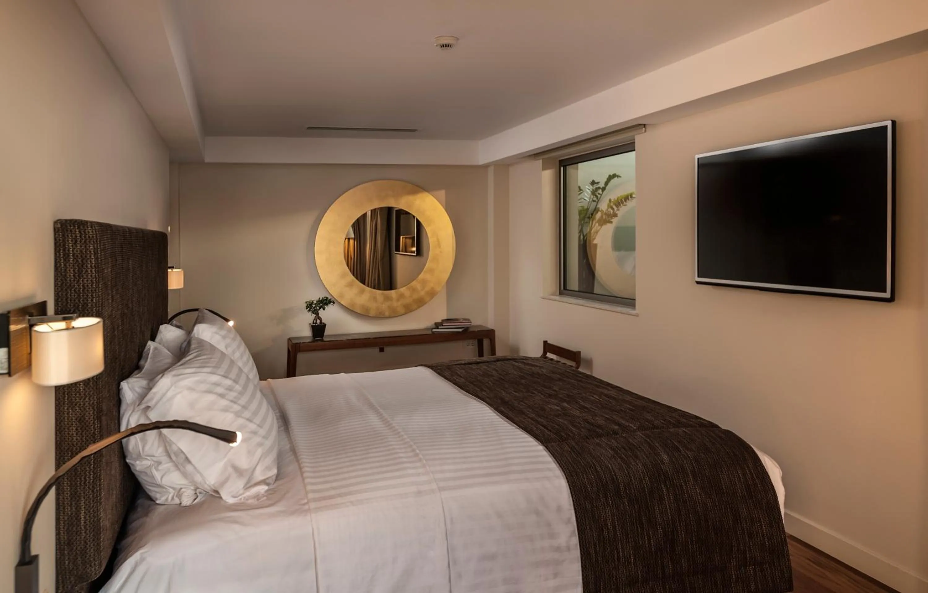 Bedroom, Bed in Samaria Hotel