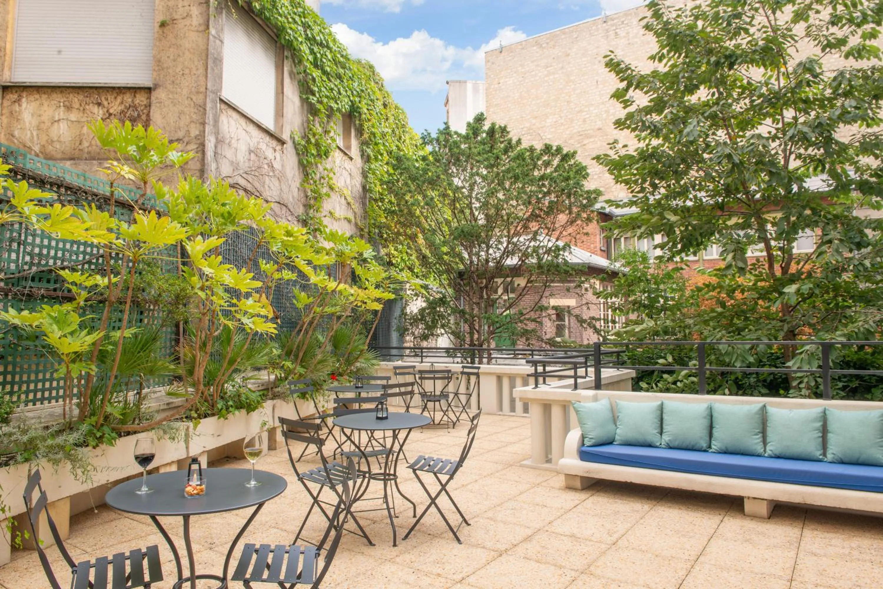 Garden in Hôtel Helzear Etoile