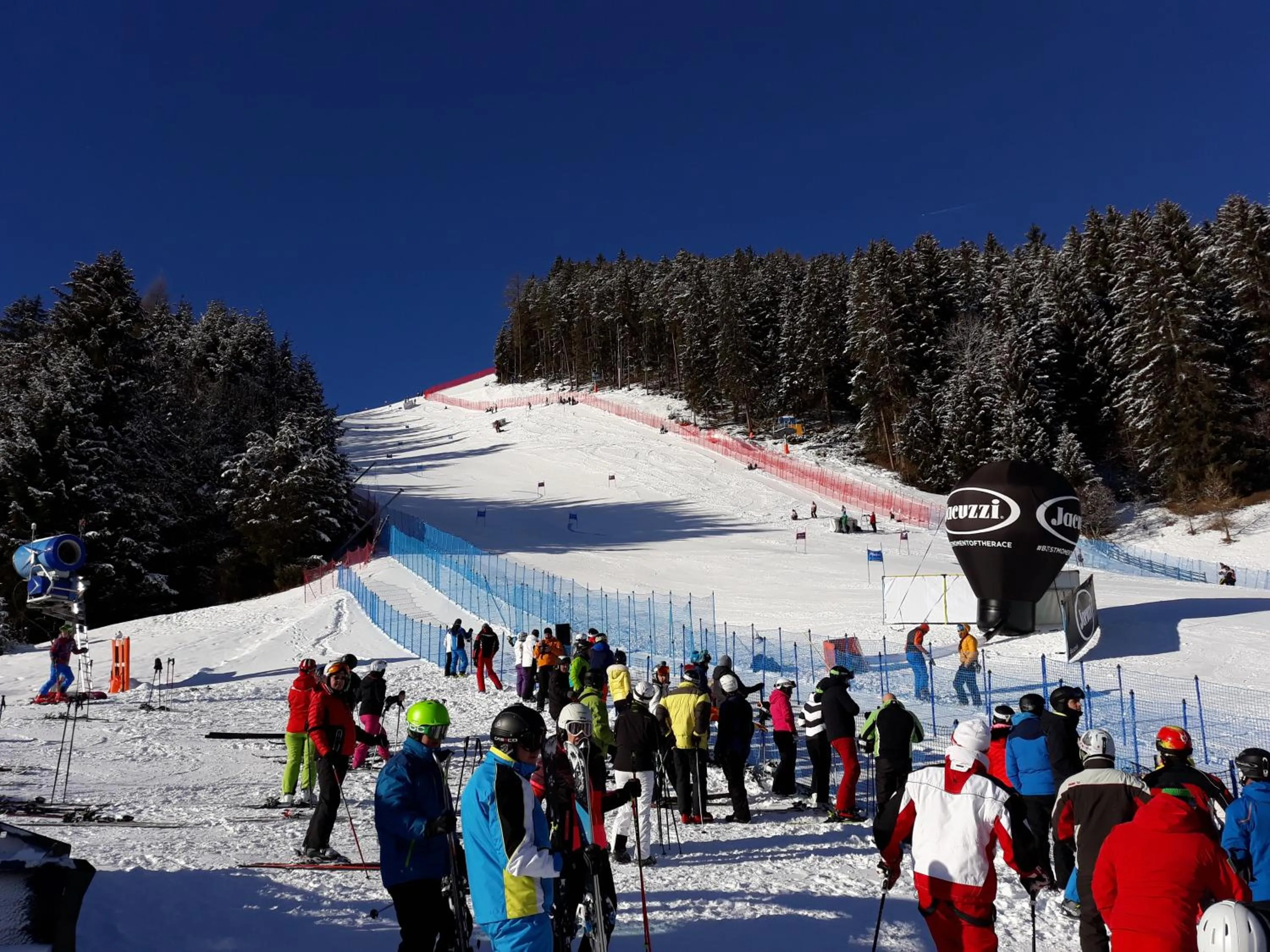 Skiing in Residence Soratru