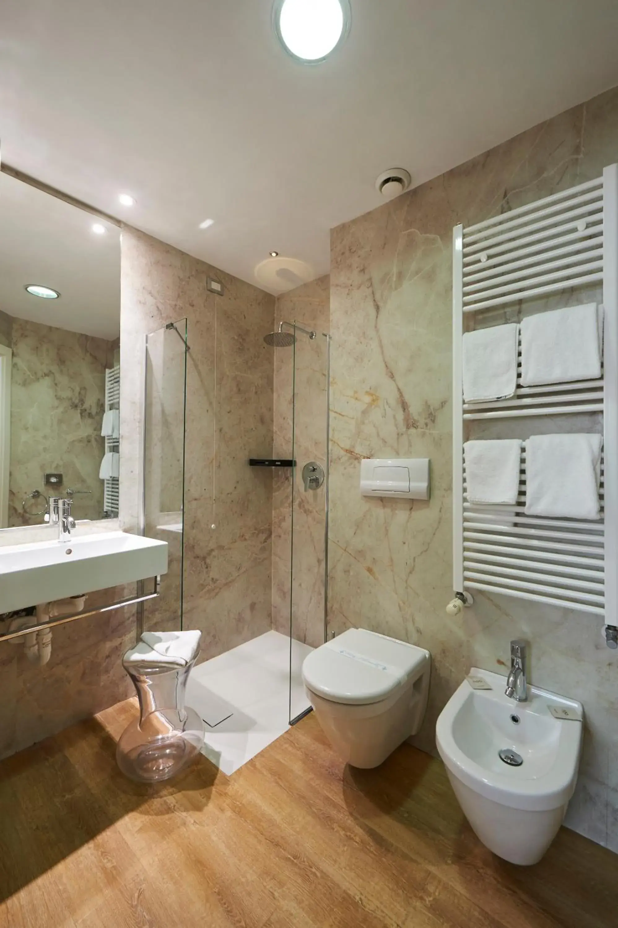 Deluxe Room - single occupancy in Neo Hotel Deluxe Room - single occupancy in Neo Hotel