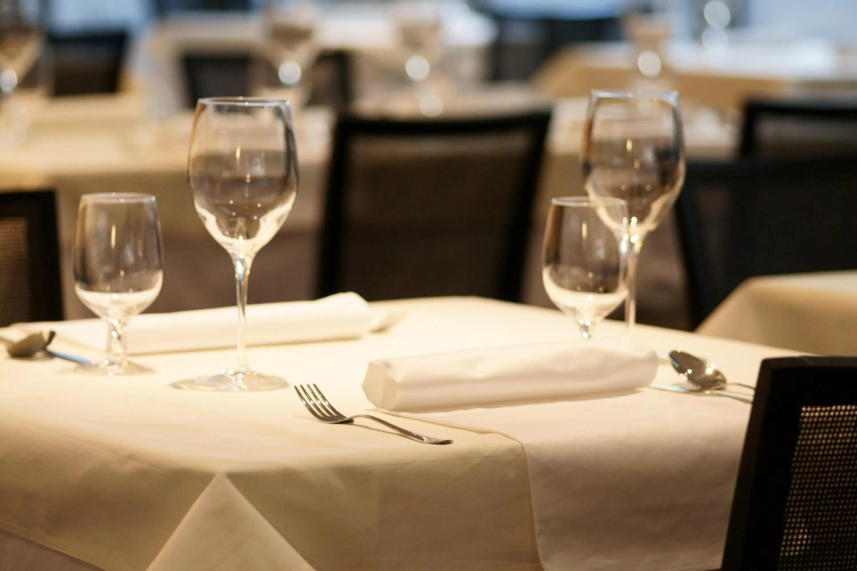 Restaurant/places to eat in Hotel Avance