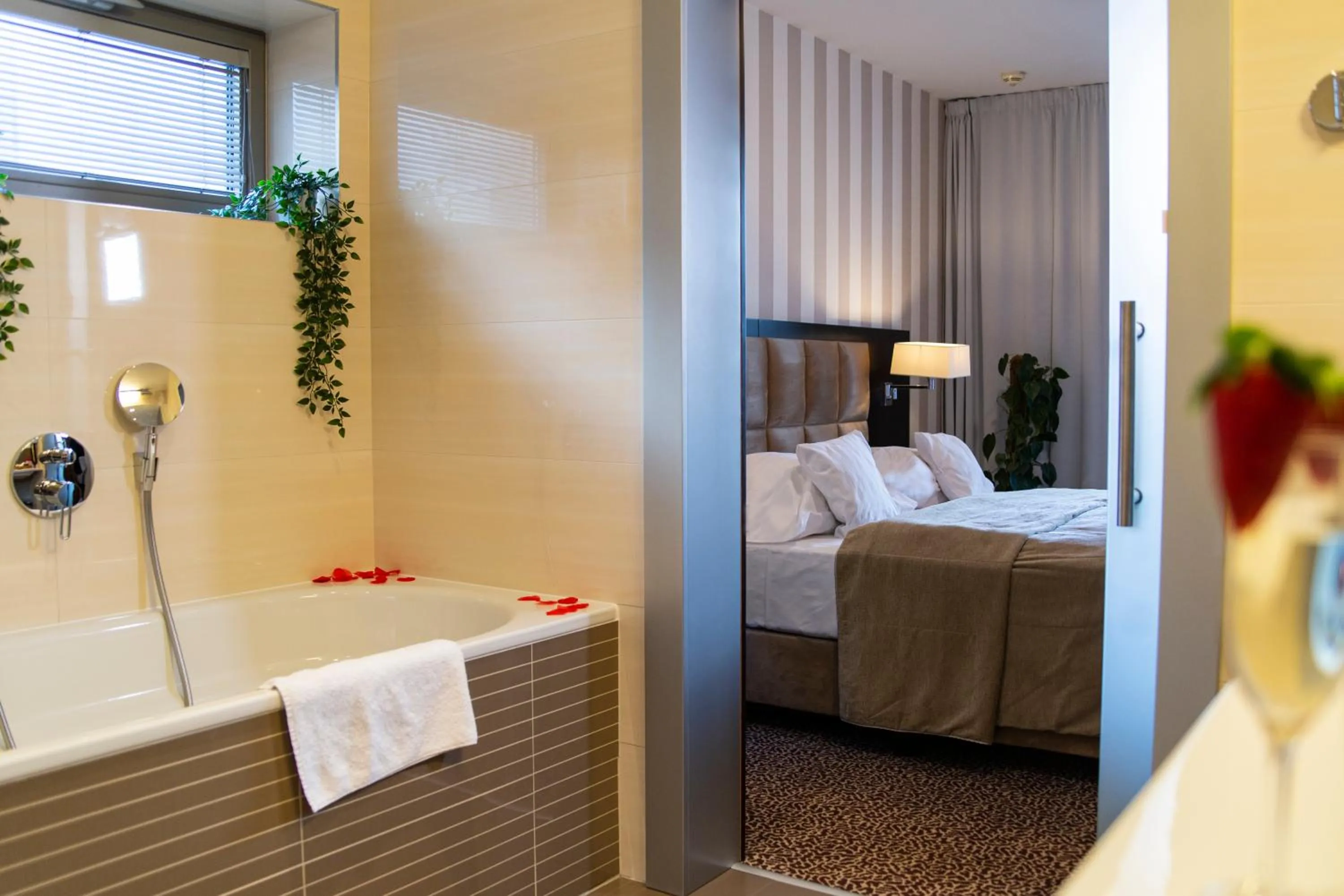 Photo of the whole room, Bed in Hotel Avance