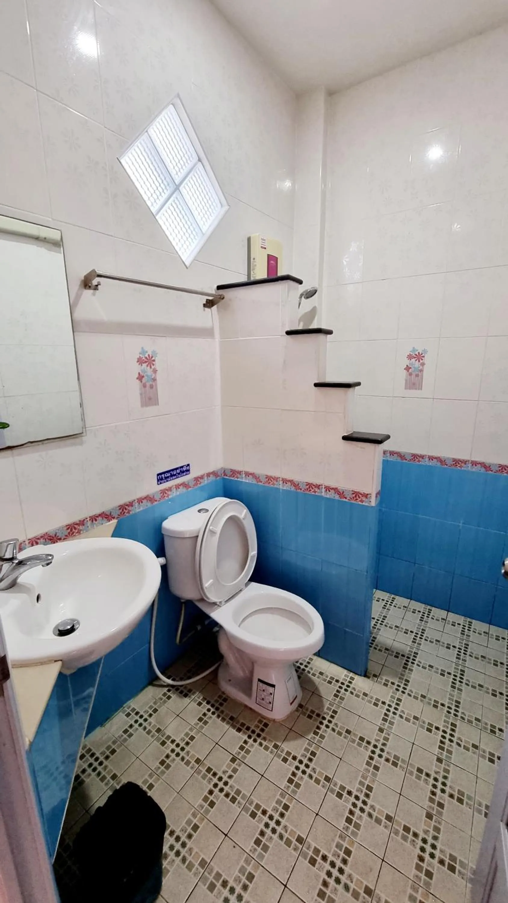 Bathroom in HappyLove1