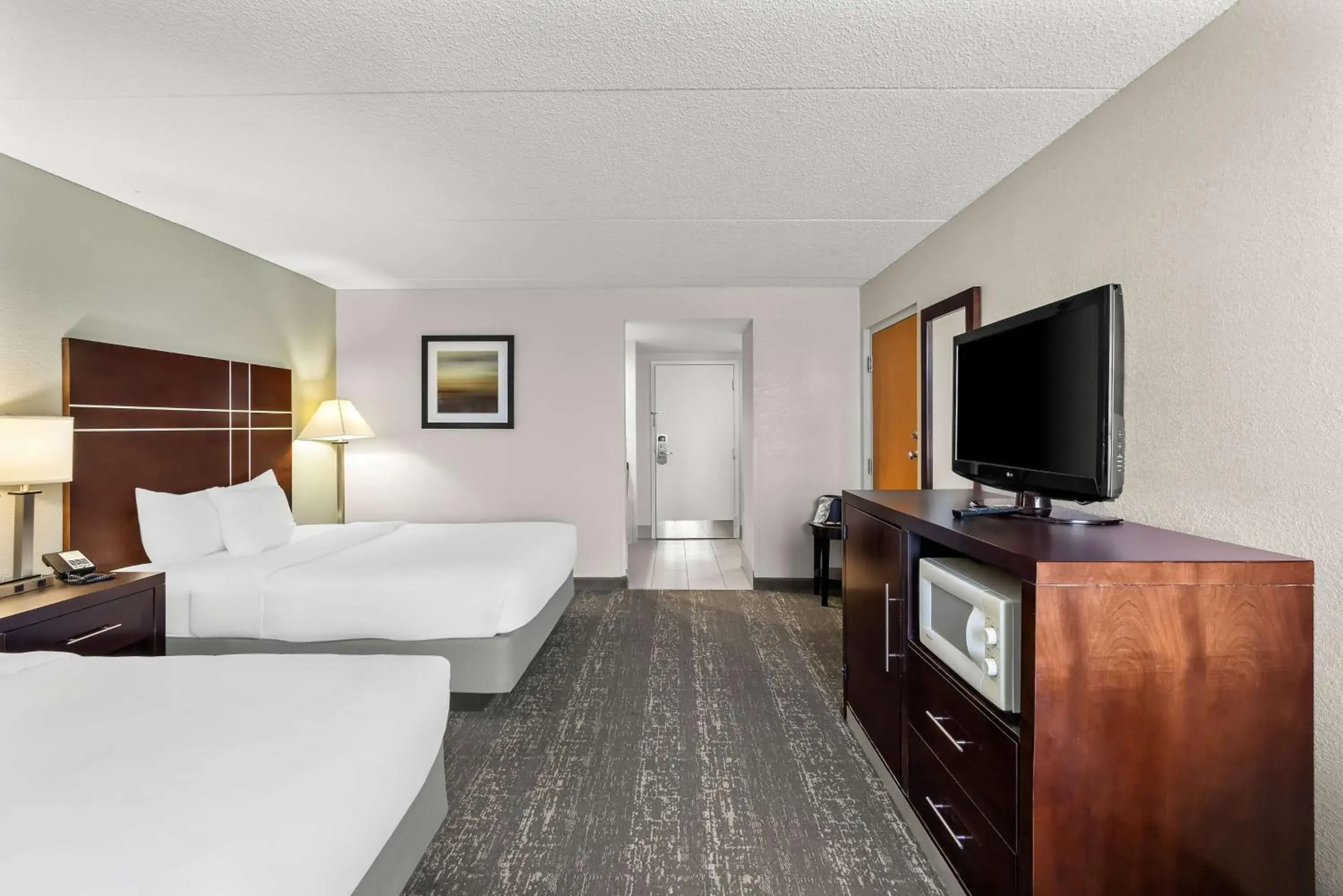 Queen Room with Two Queen Beds - Non-Smoking in Best Western Luxbury Inn Fort Wayne Queen Room with Two Queen Beds - Non-Smoking in Best Western Luxbury Inn Fort Wayne