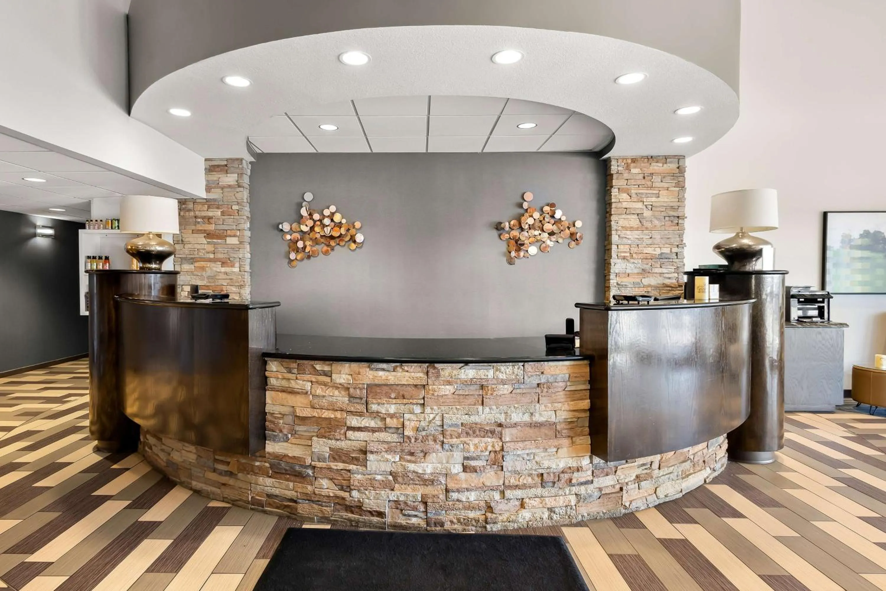 Lobby or reception in Best Western Luxbury Inn Fort Wayne