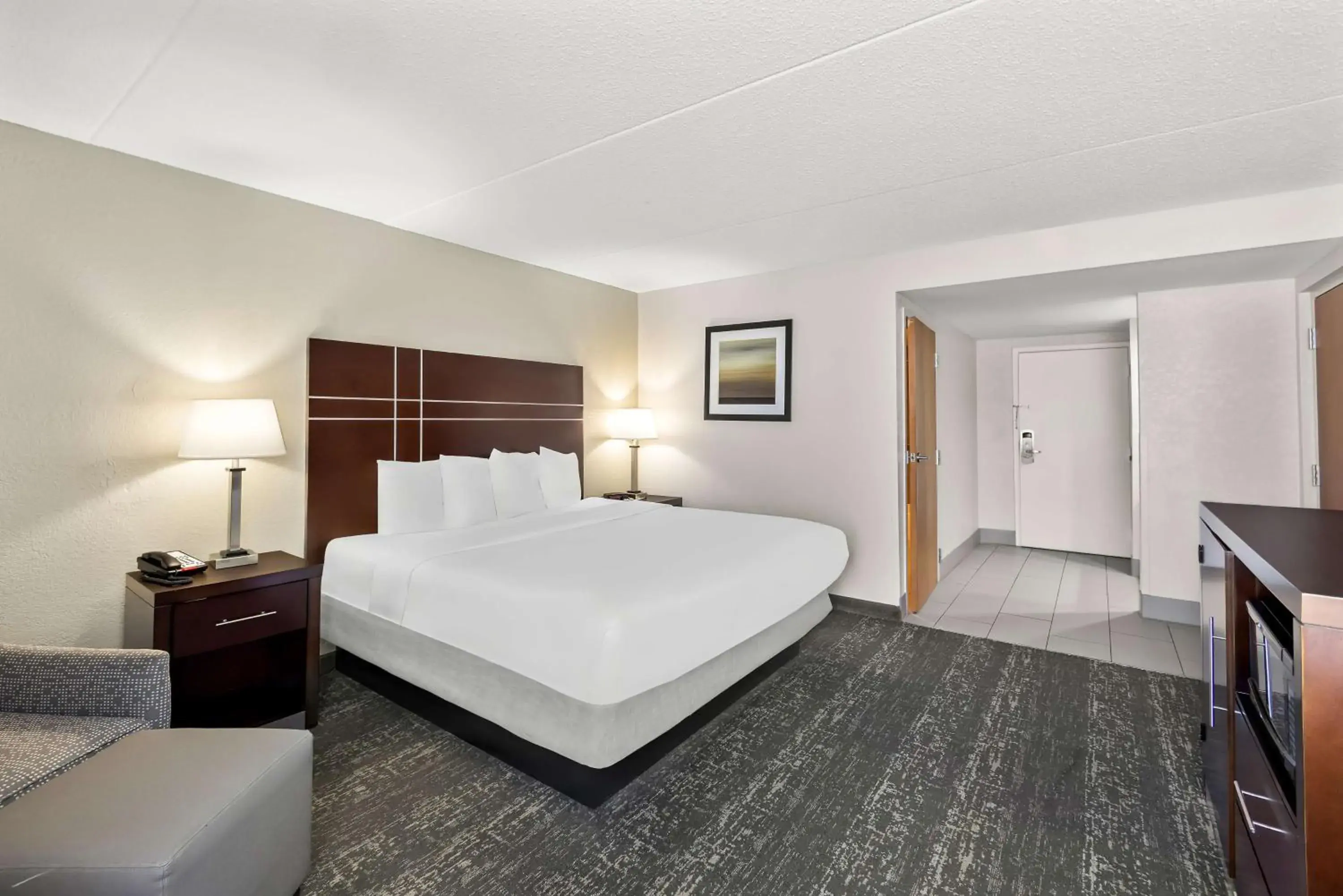 King Room with Mobility Accessible Tub in Best Western Luxbury Inn Fort Wayne King Room with Mobility Accessible Tub in Best Western Luxbury Inn Fort Wayne