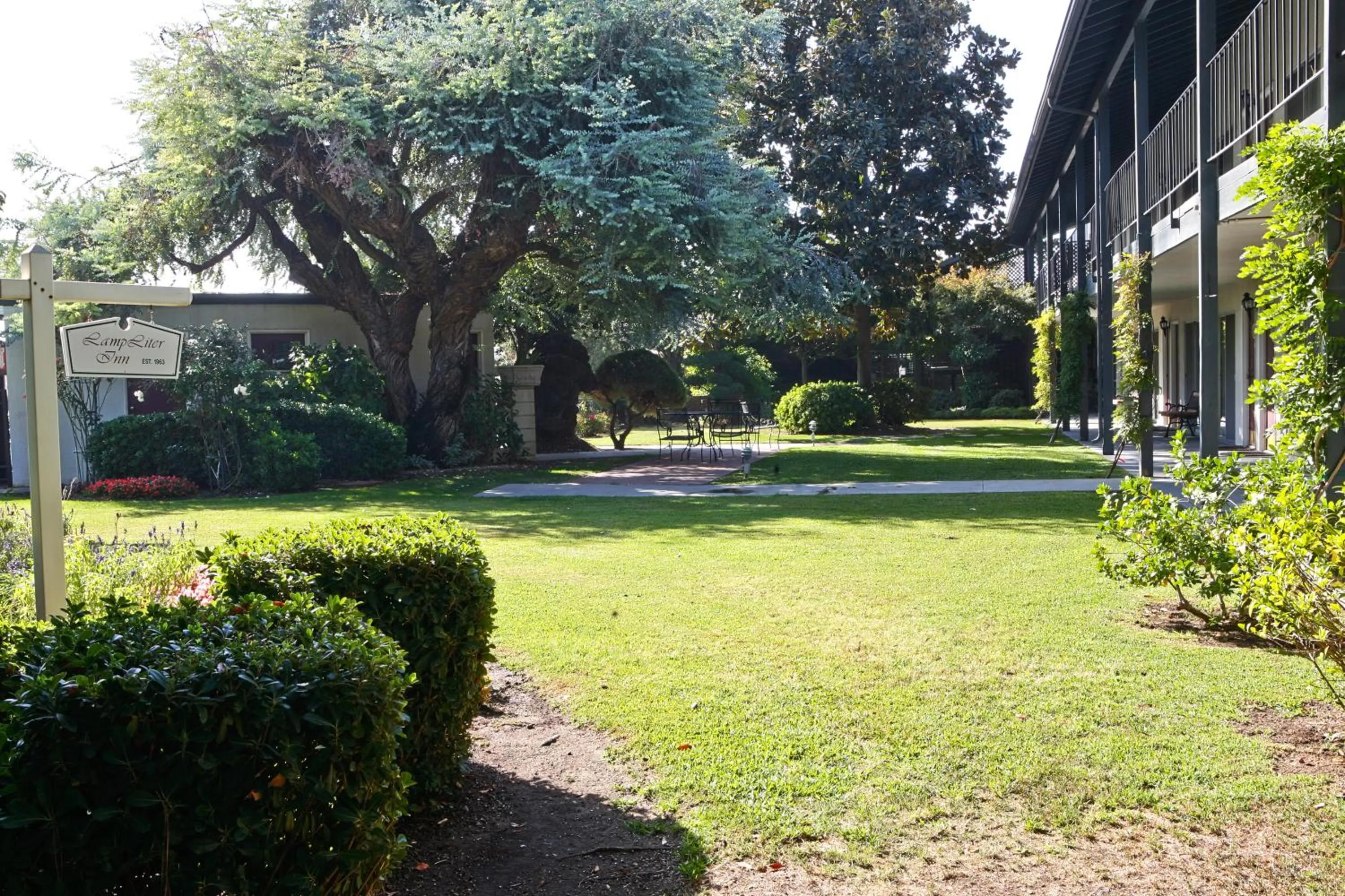 Garden in Lamp Liter Inn Visalia, an Ascend Collection Hotel