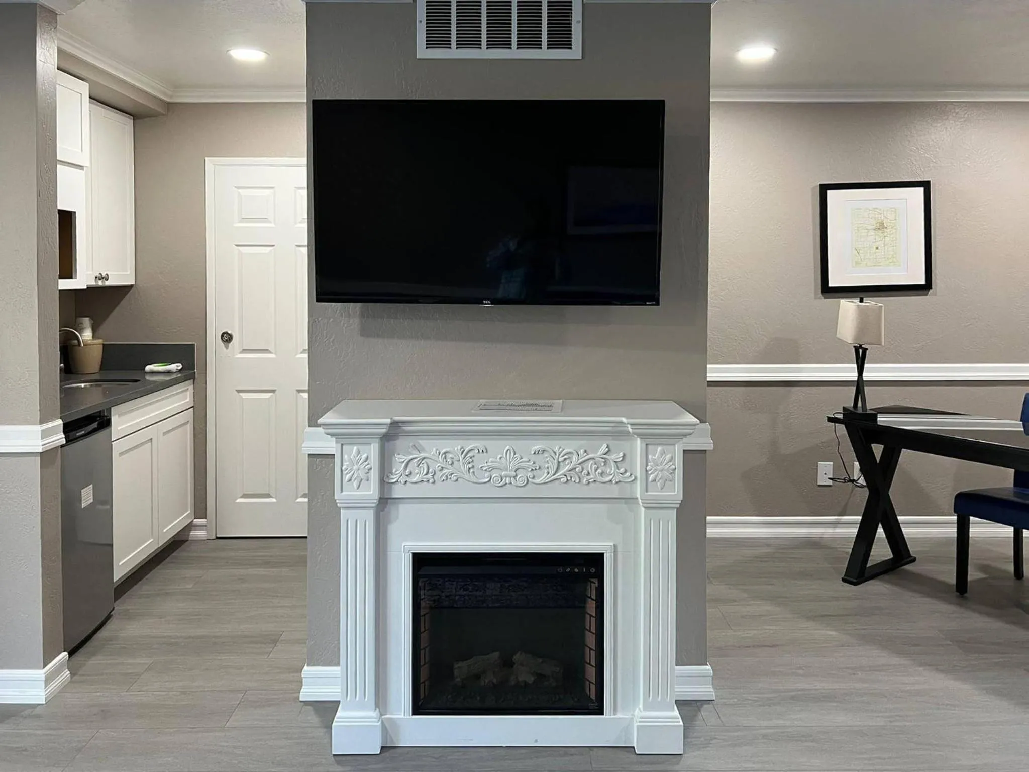 Bedroom in Lamp Liter Inn Visalia, an Ascend Collection Hotel