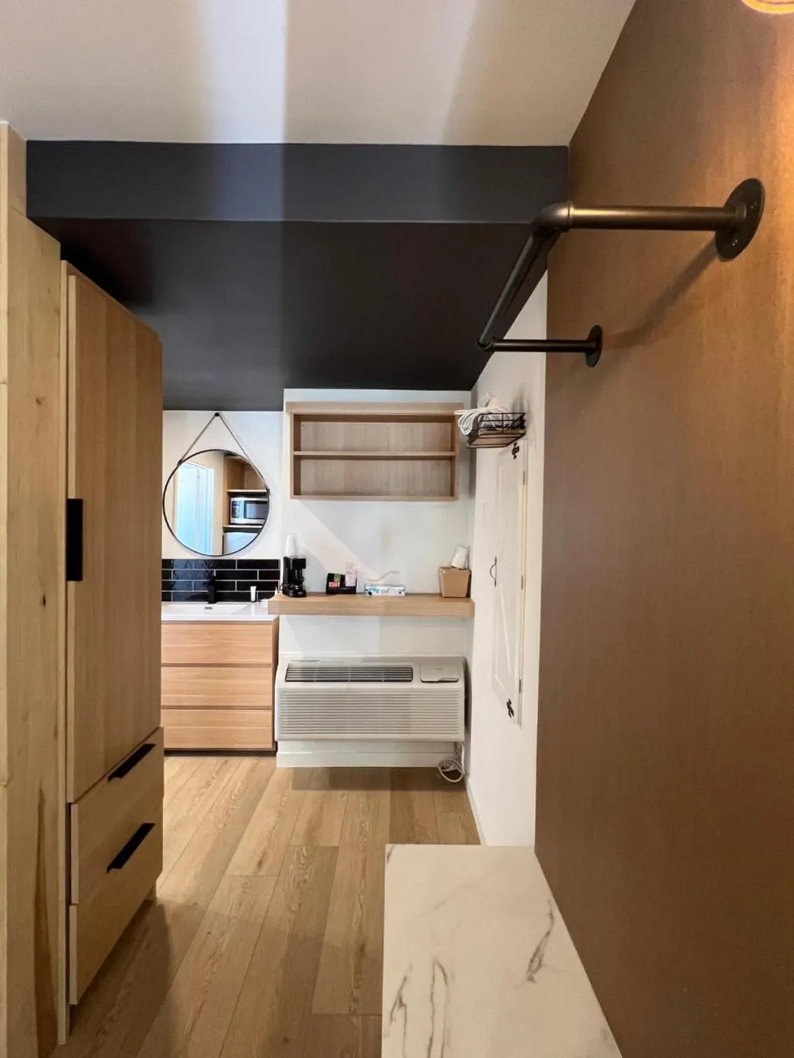 wardrobe, Bed in Lamp Liter Inn Visalia, an Ascend Collection Hotel