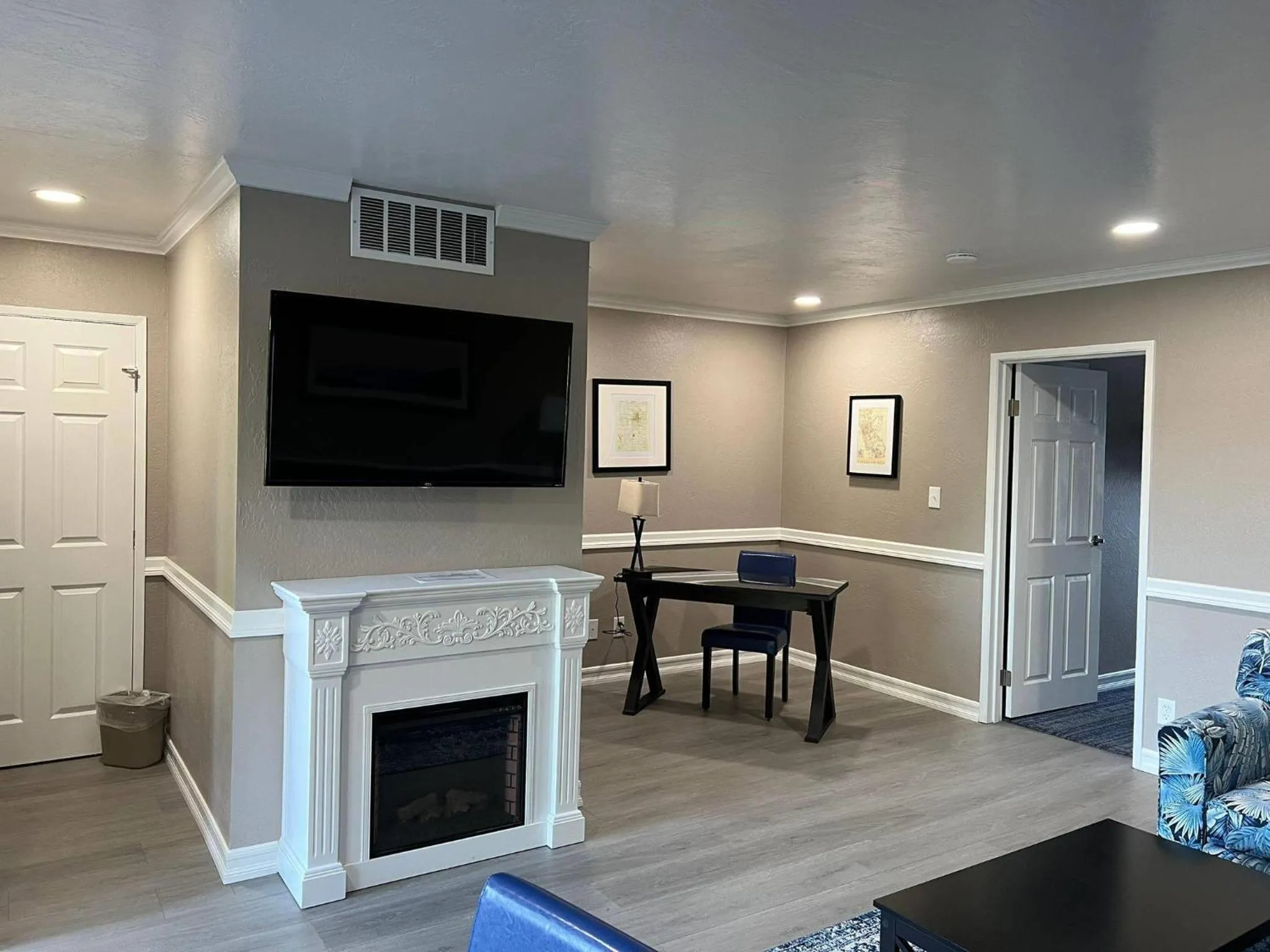Bedroom in Lamp Liter Inn Visalia, an Ascend Collection Hotel