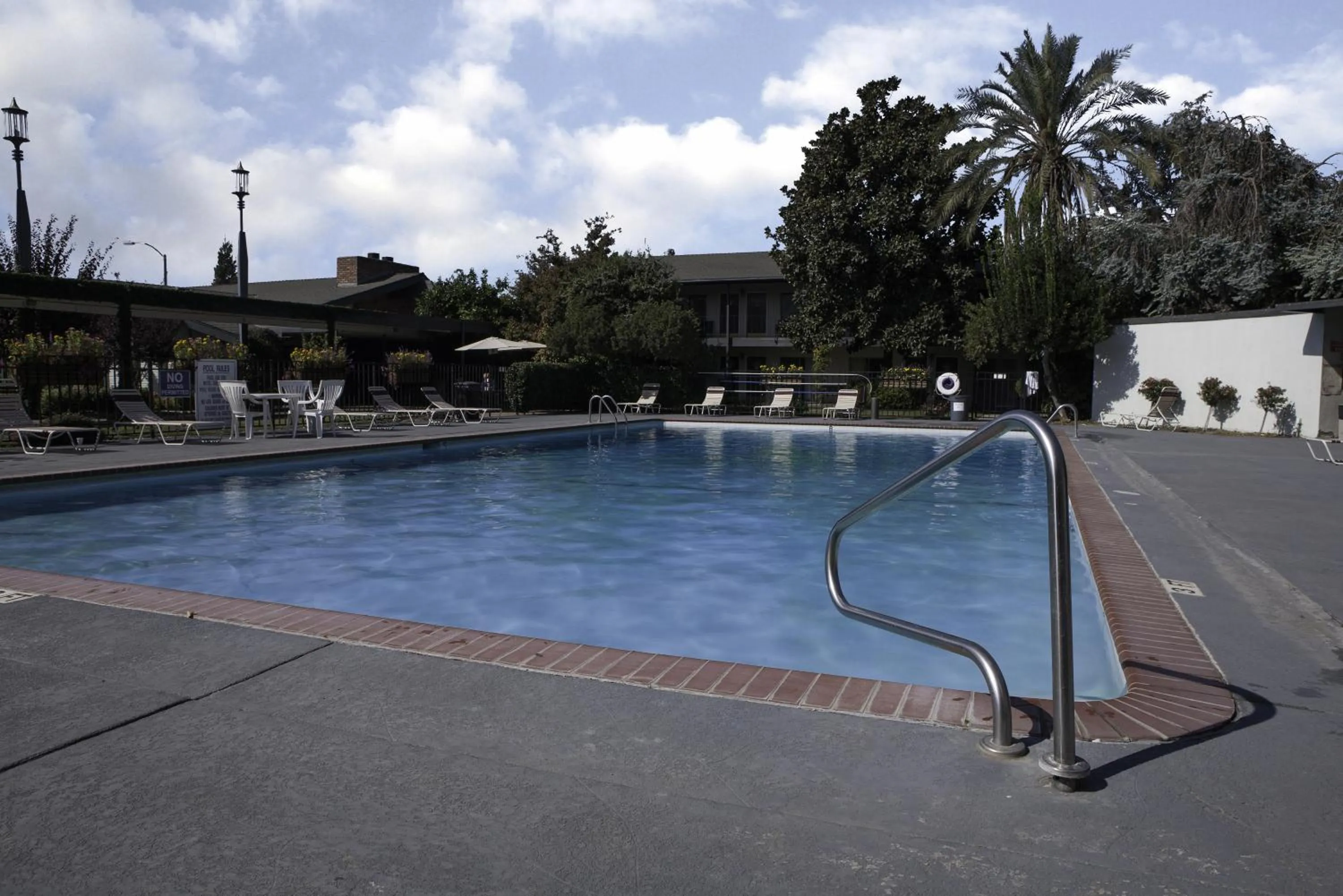 Swimming pool in Lamp Liter Inn Visalia, an Ascend Collection Hotel